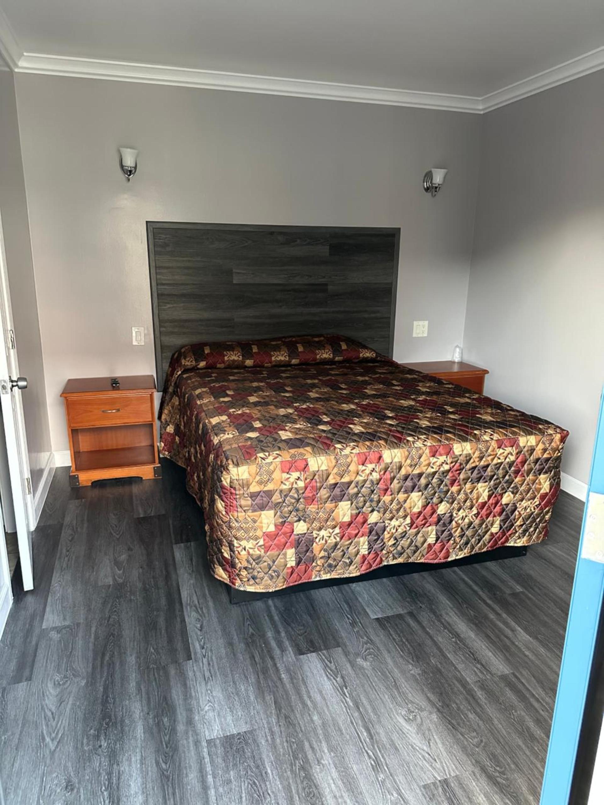 Vegas motel photo 28