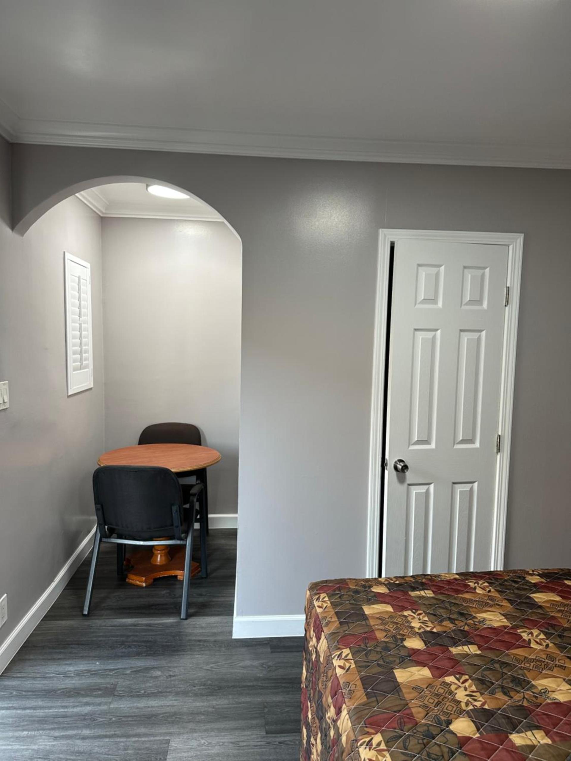 Vegas motel photo 19