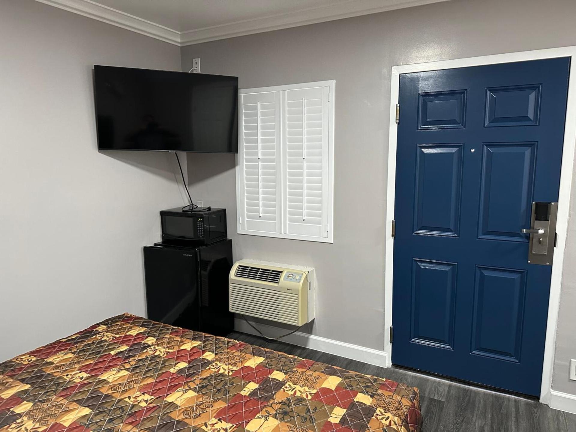 Vegas motel photo 25
