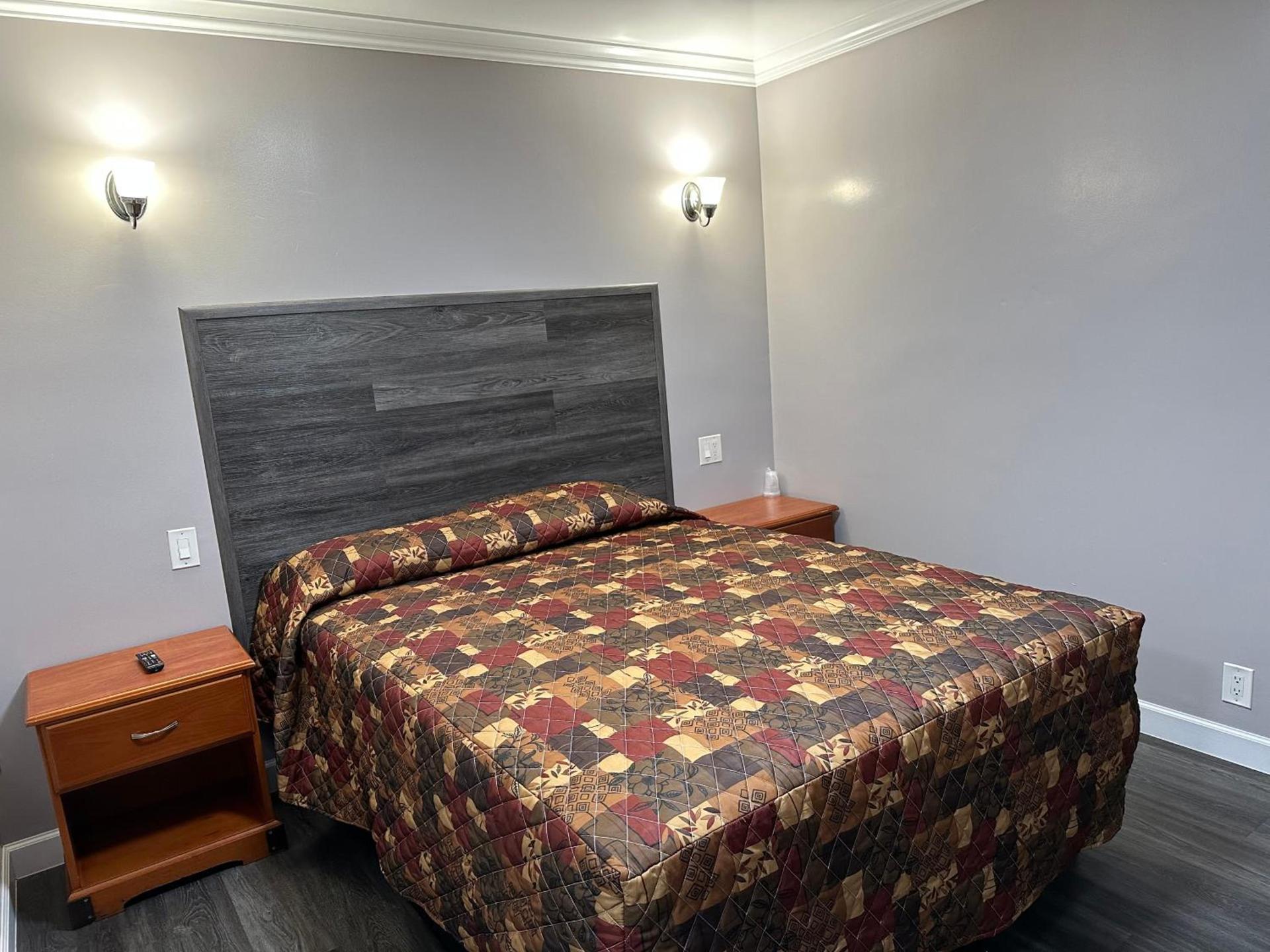 Vegas motel photo 15