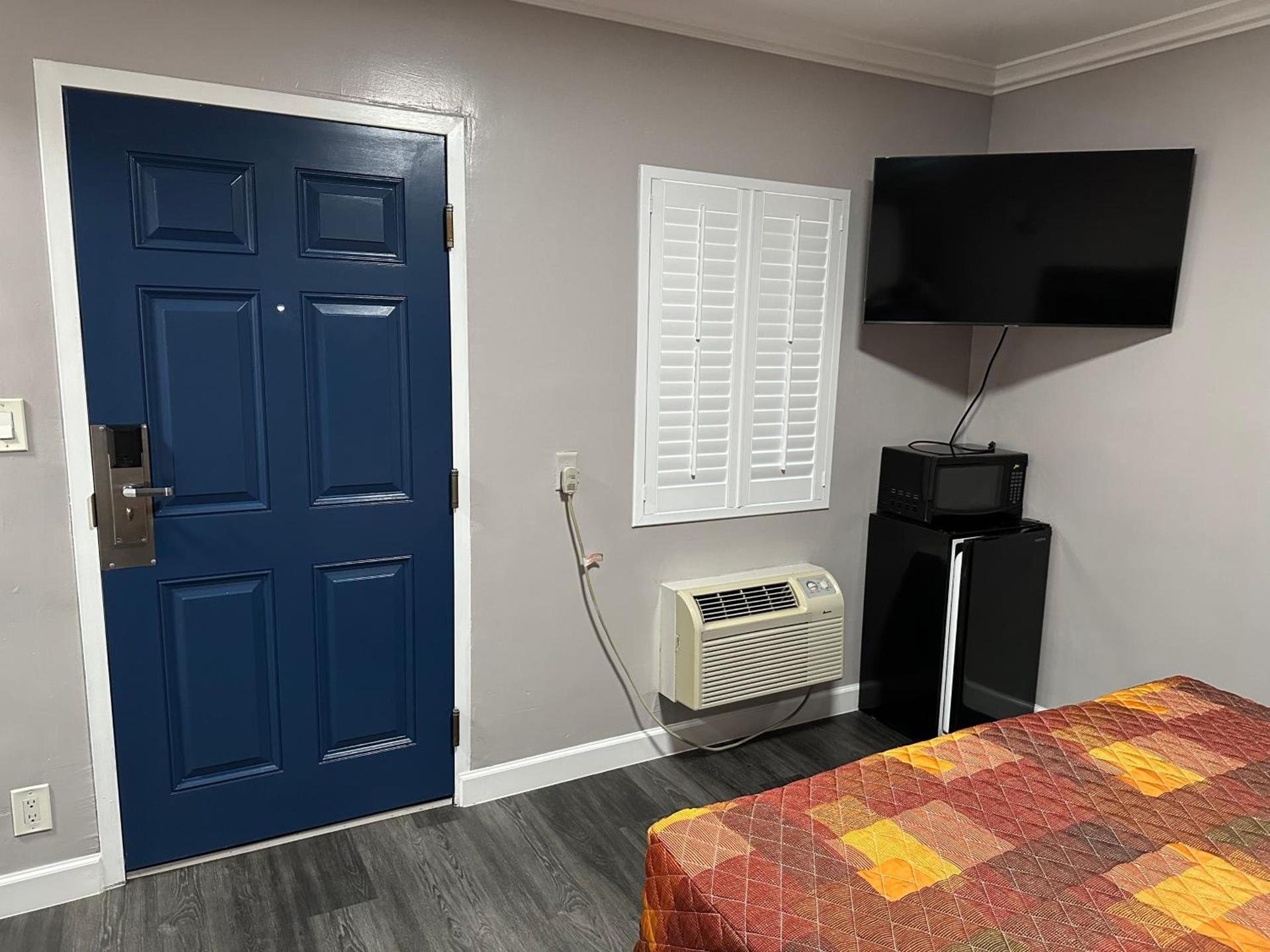 Vegas motel photo 23