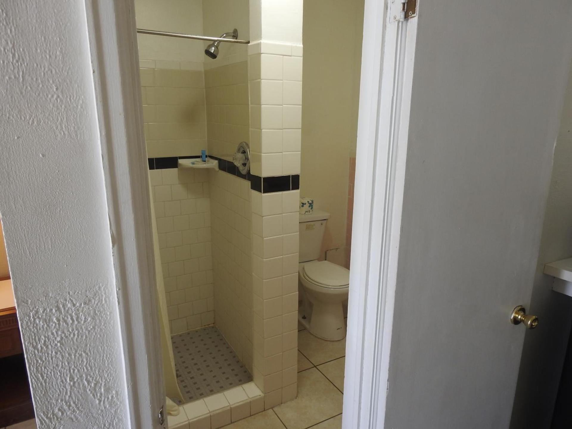 Economy Inn photo 49