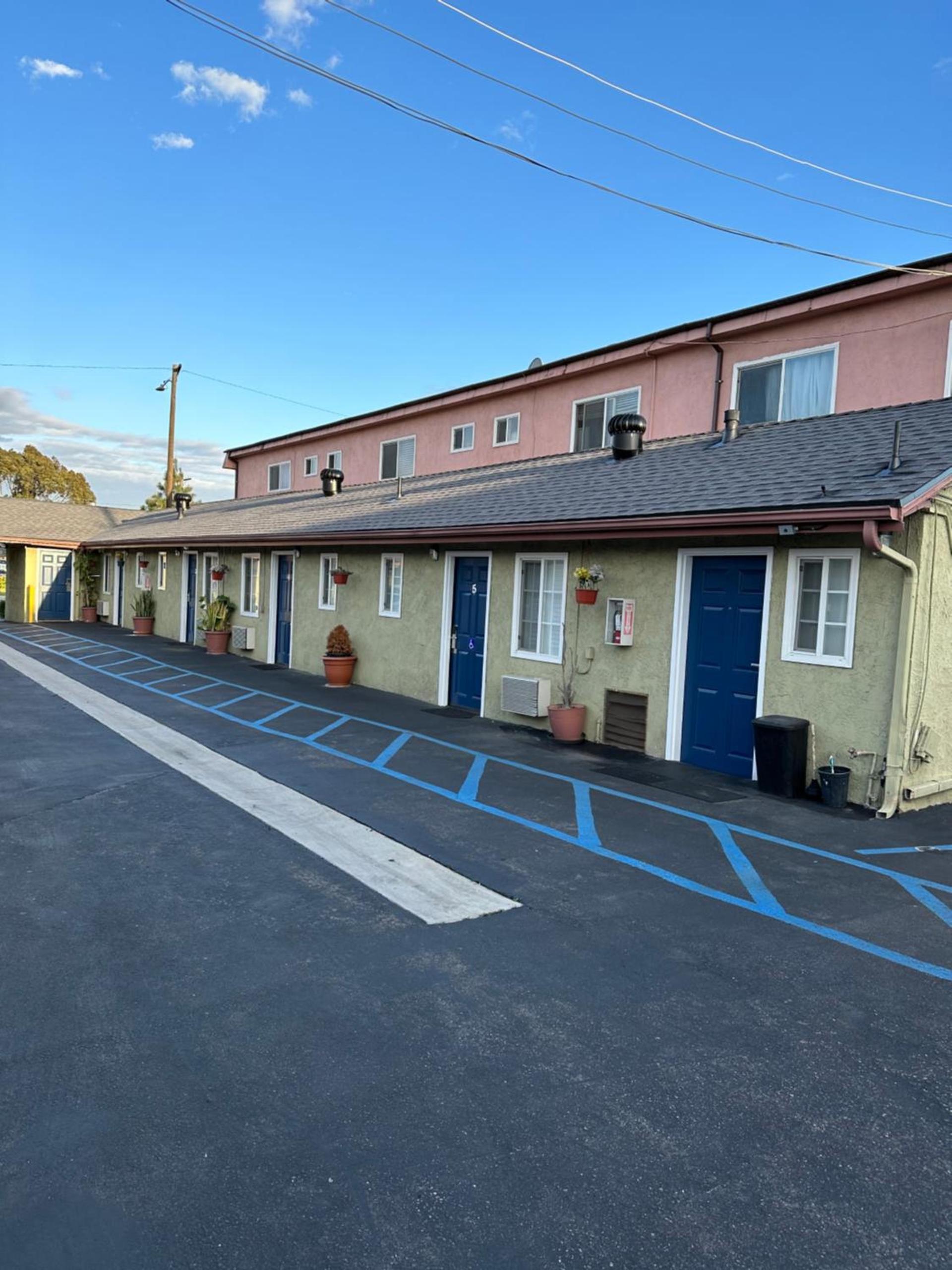Vegas motel photo 4