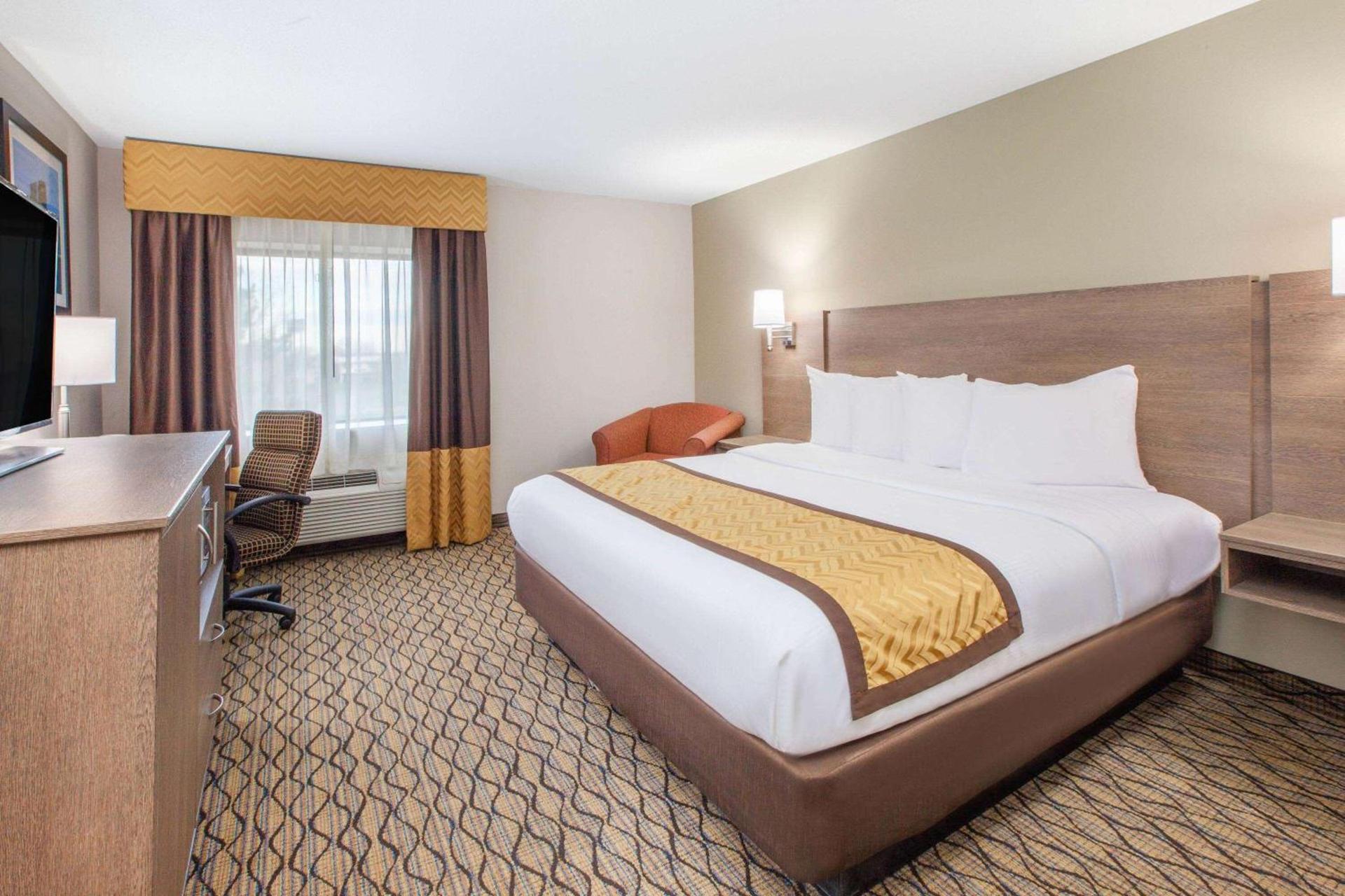 Baymont by Wyndham Grand Rapids Airport photo 5