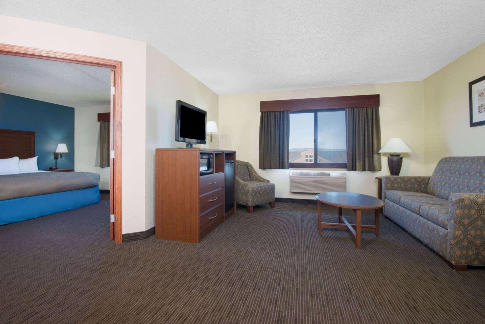 AmericInn by Wyndham Windsor Ft. Collins photo 10
