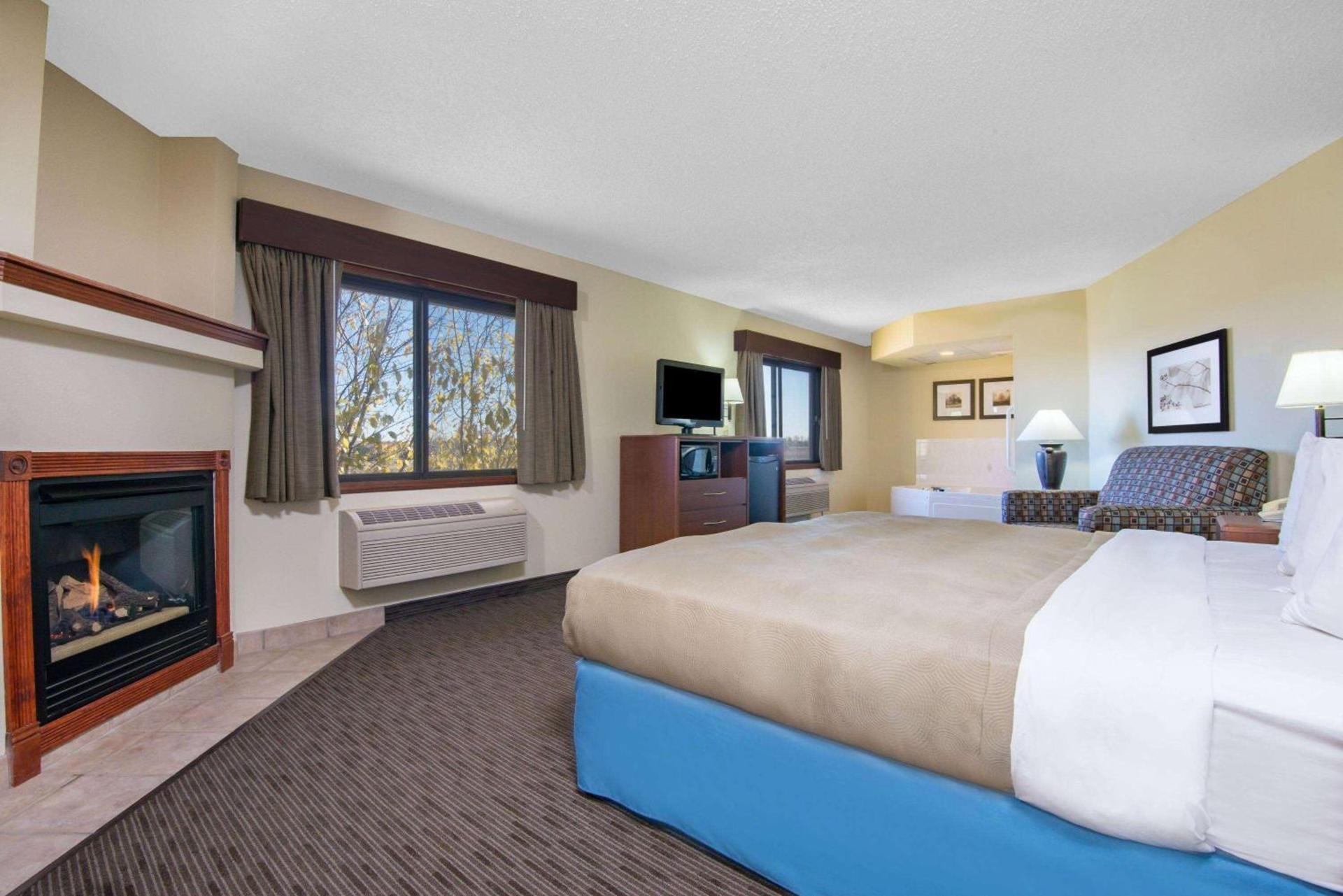 AmericInn by Wyndham Windsor Ft. Collins photo 11