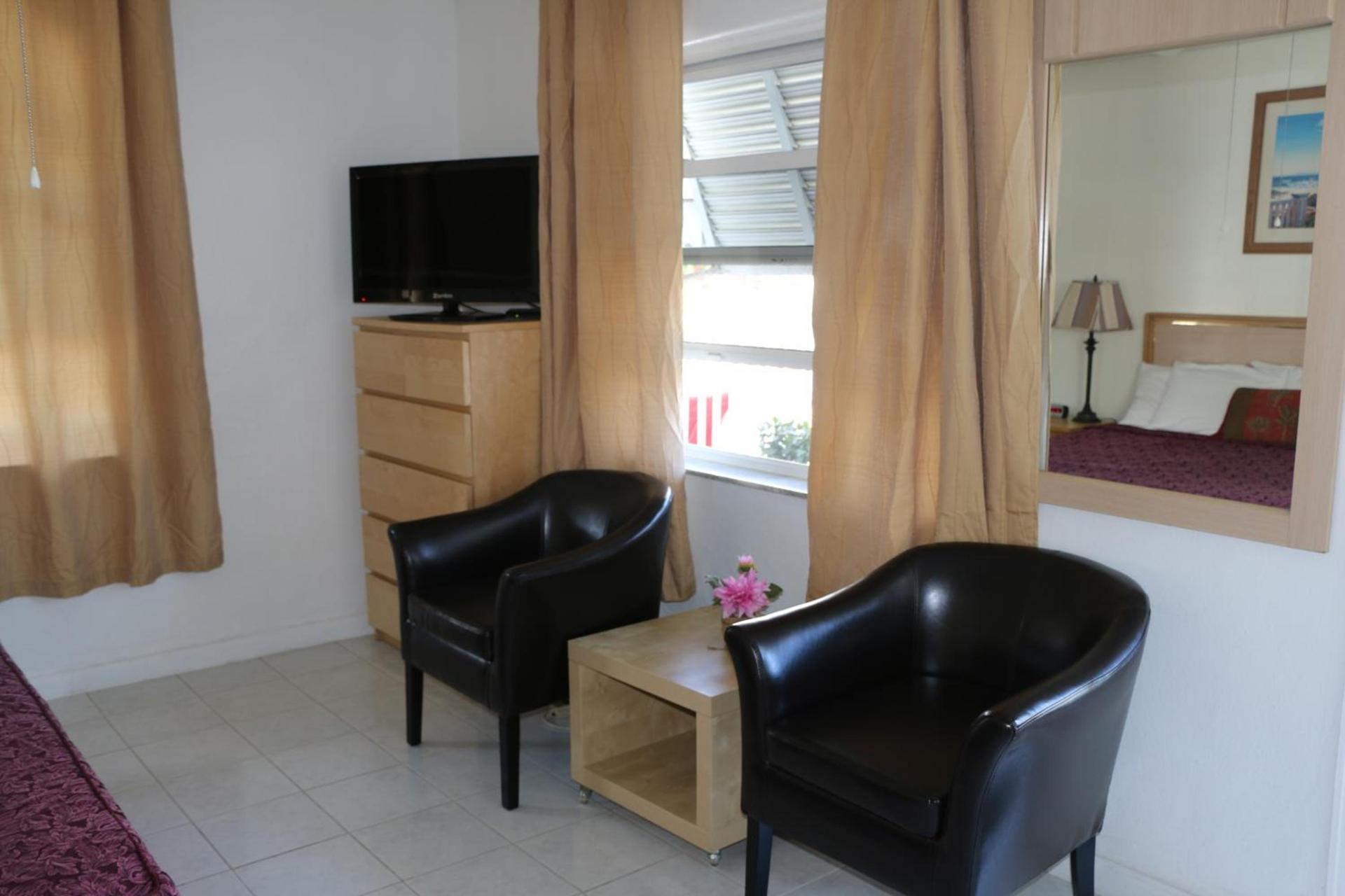 Breakaway Inn Guest House photo 41