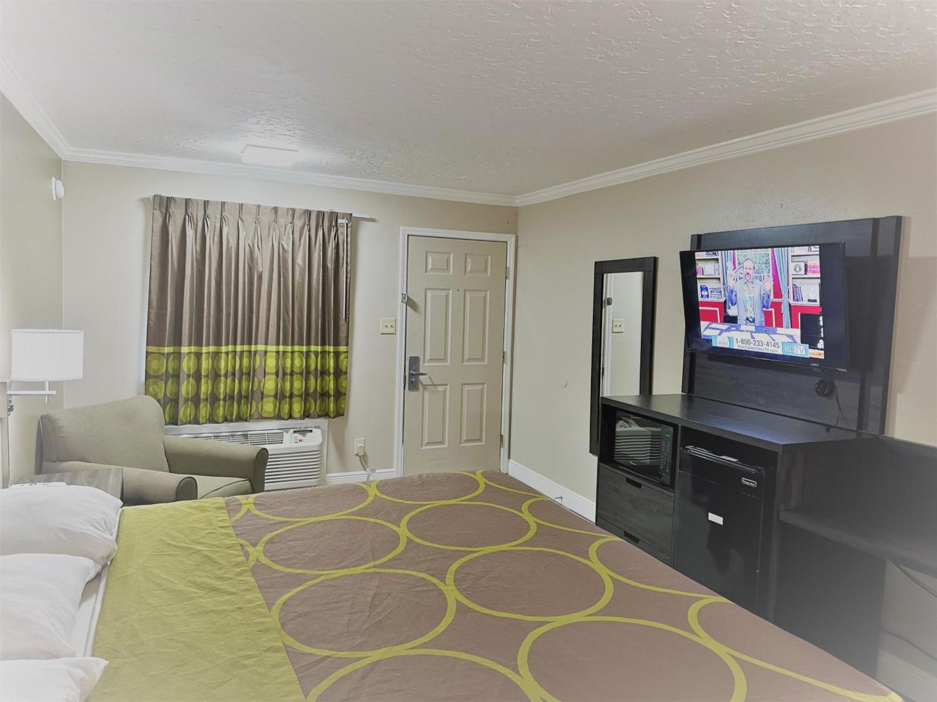 Super 8 by Wyndham Picayune photo 9