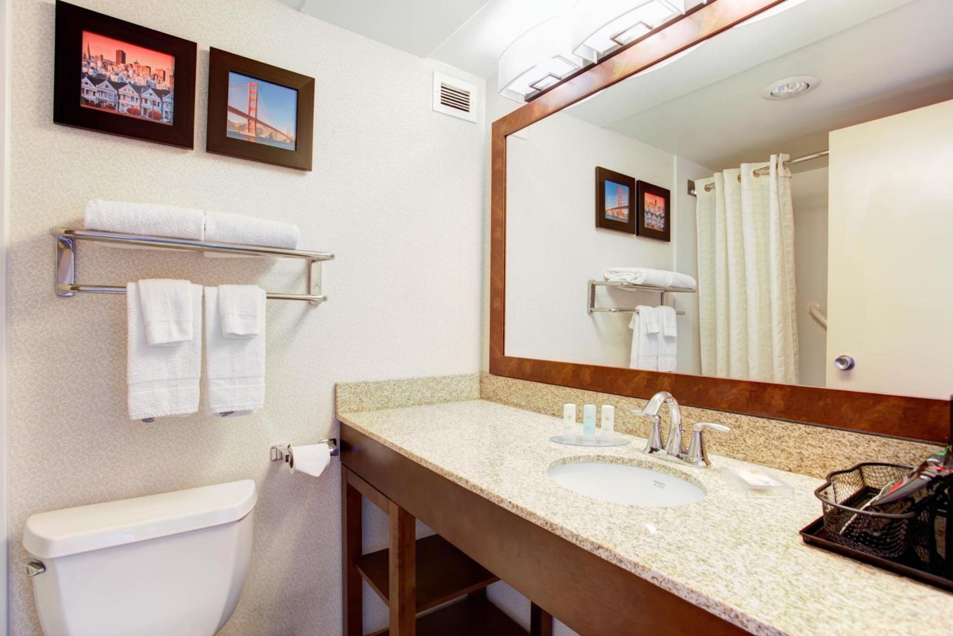 Comfort Inn By the Bay photo 38