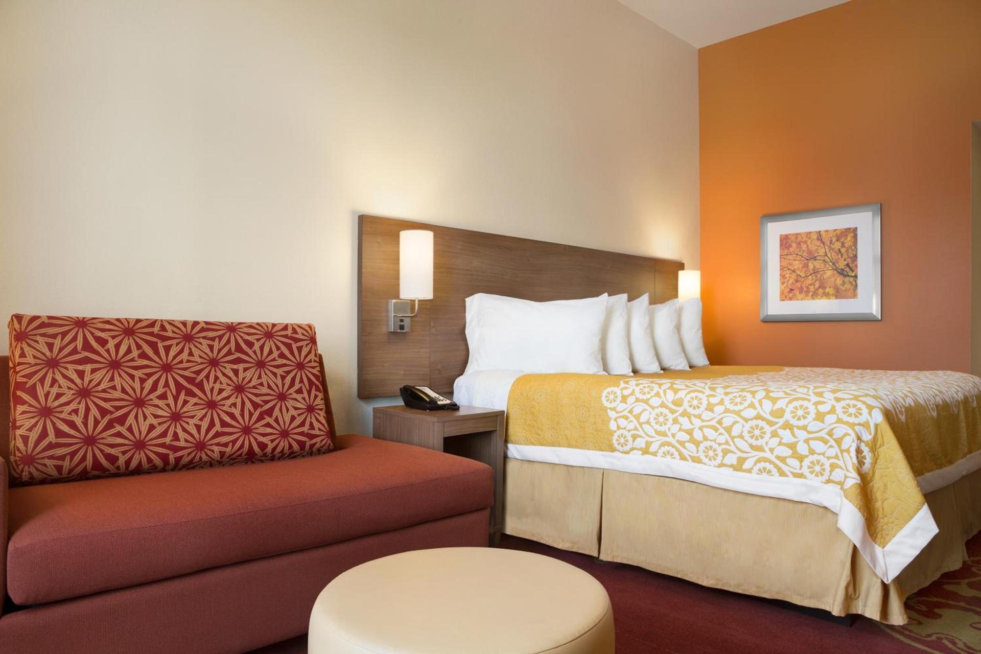 Days Inn & Suites by Wyndham Belmont photo 28