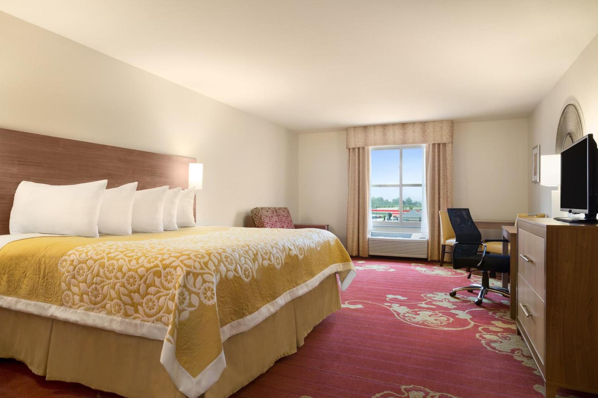 Days Inn & Suites by Wyndham Belmont photo 26