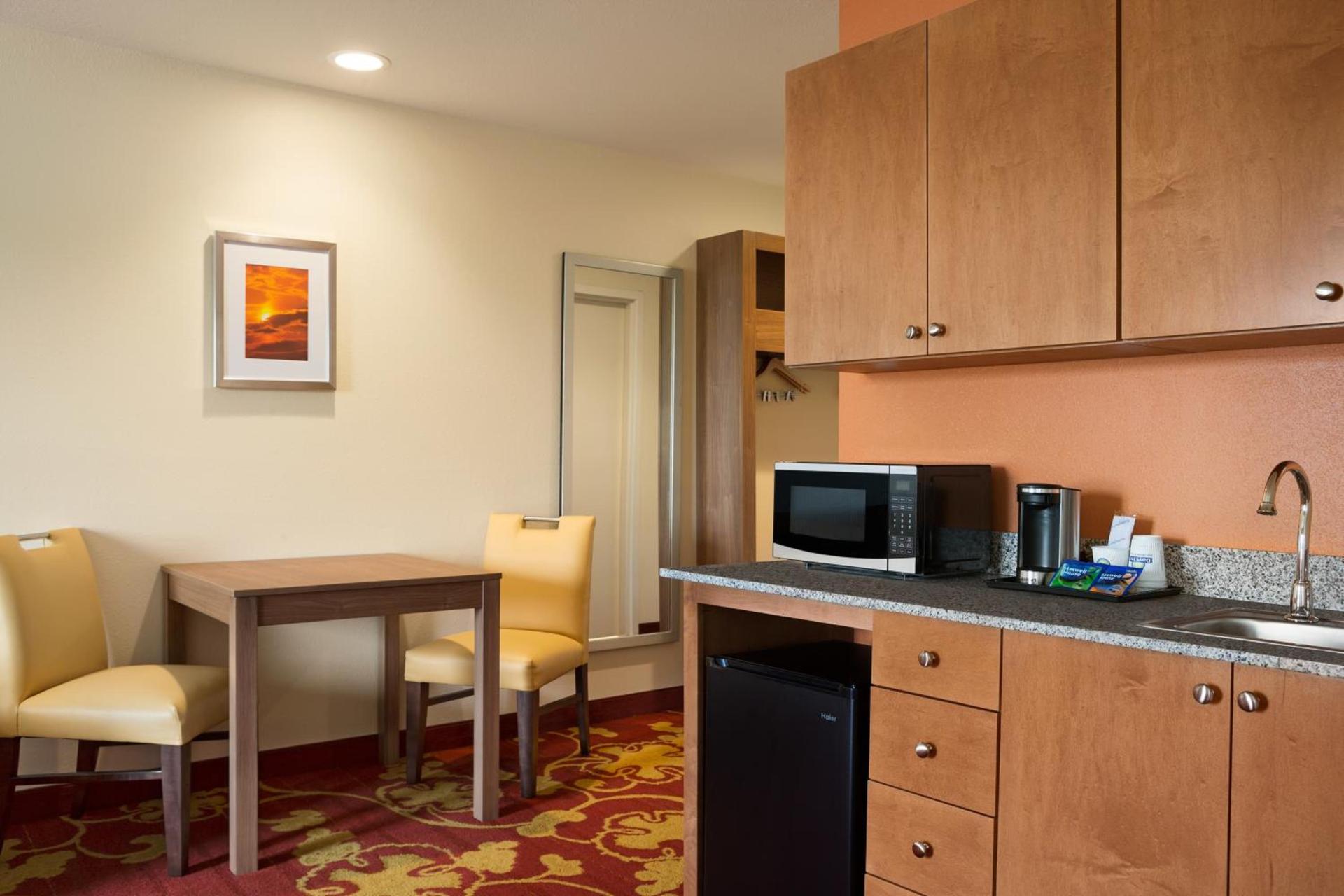 Days Inn & Suites by Wyndham Belmont photo 40
