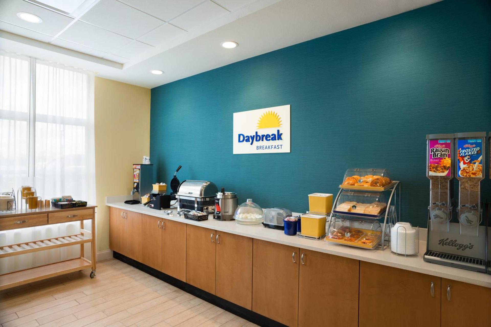 Days Inn & Suites by Wyndham Belmont photo 30