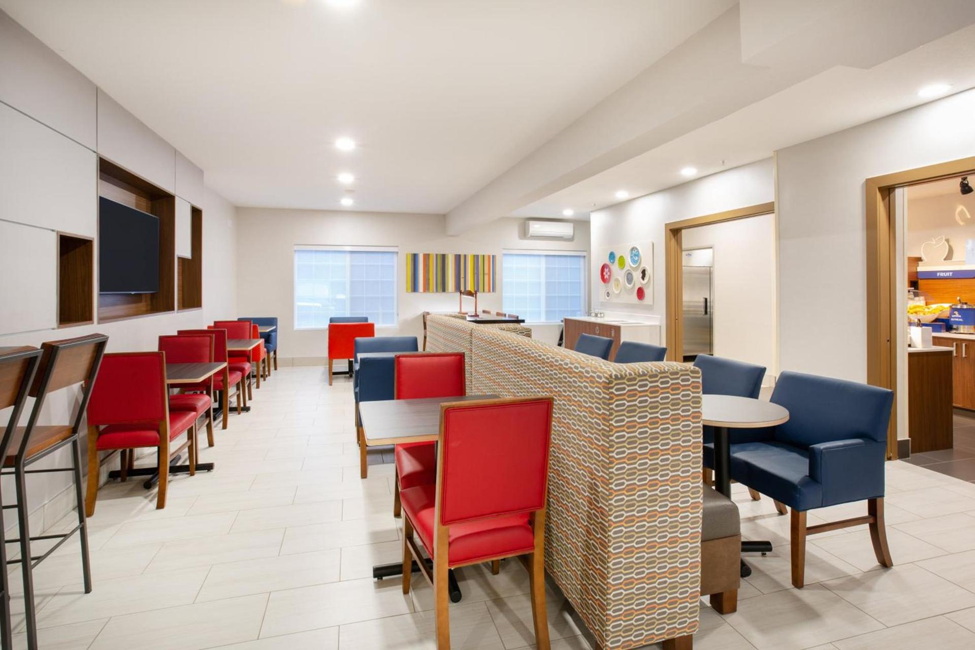 Holiday Inn Express & Suites Lincoln City by IHG photo 32