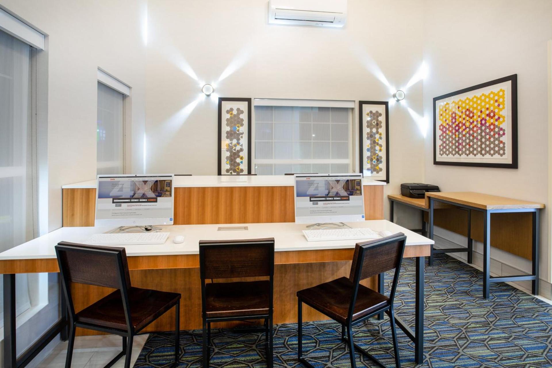 Holiday Inn Express & Suites Lincoln City by IHG photo 21