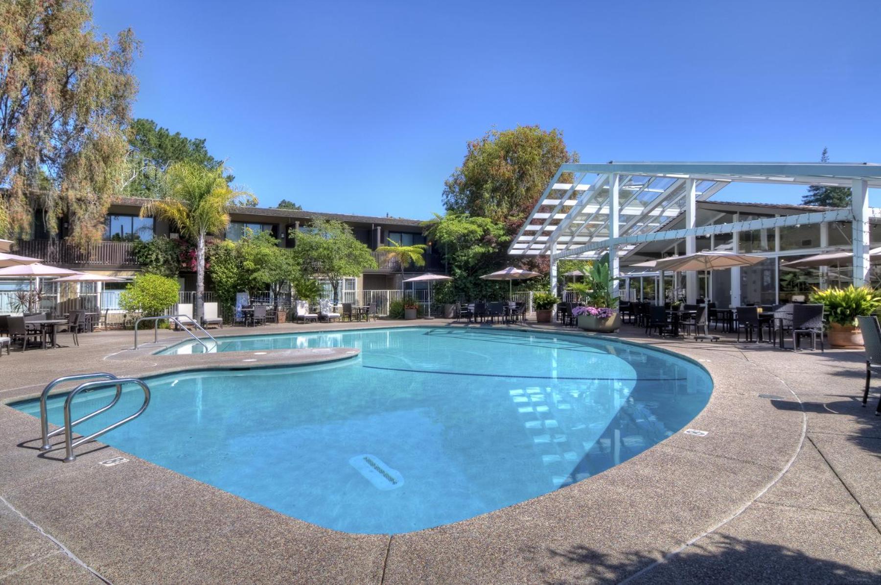 Dinah's Garden Hotel photo 2