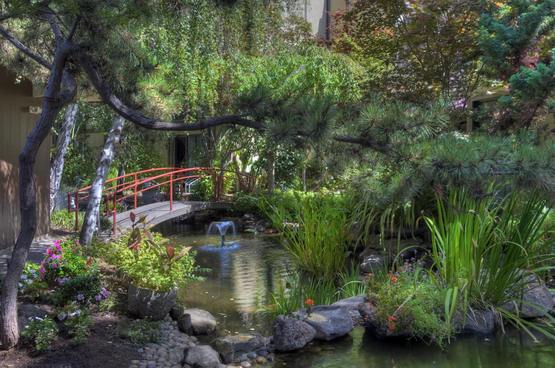 Dinah's Garden Hotel photo 37