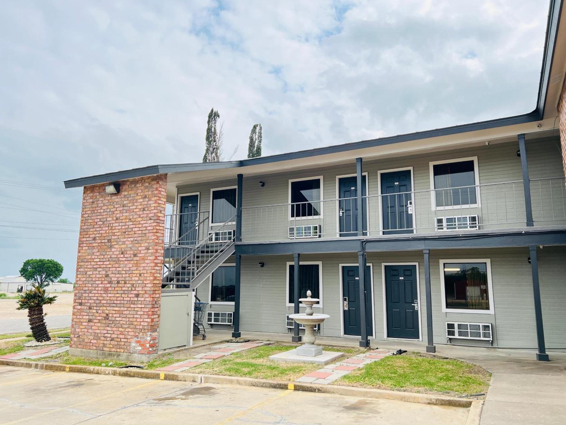 Coachway Inn — hotel in Luling