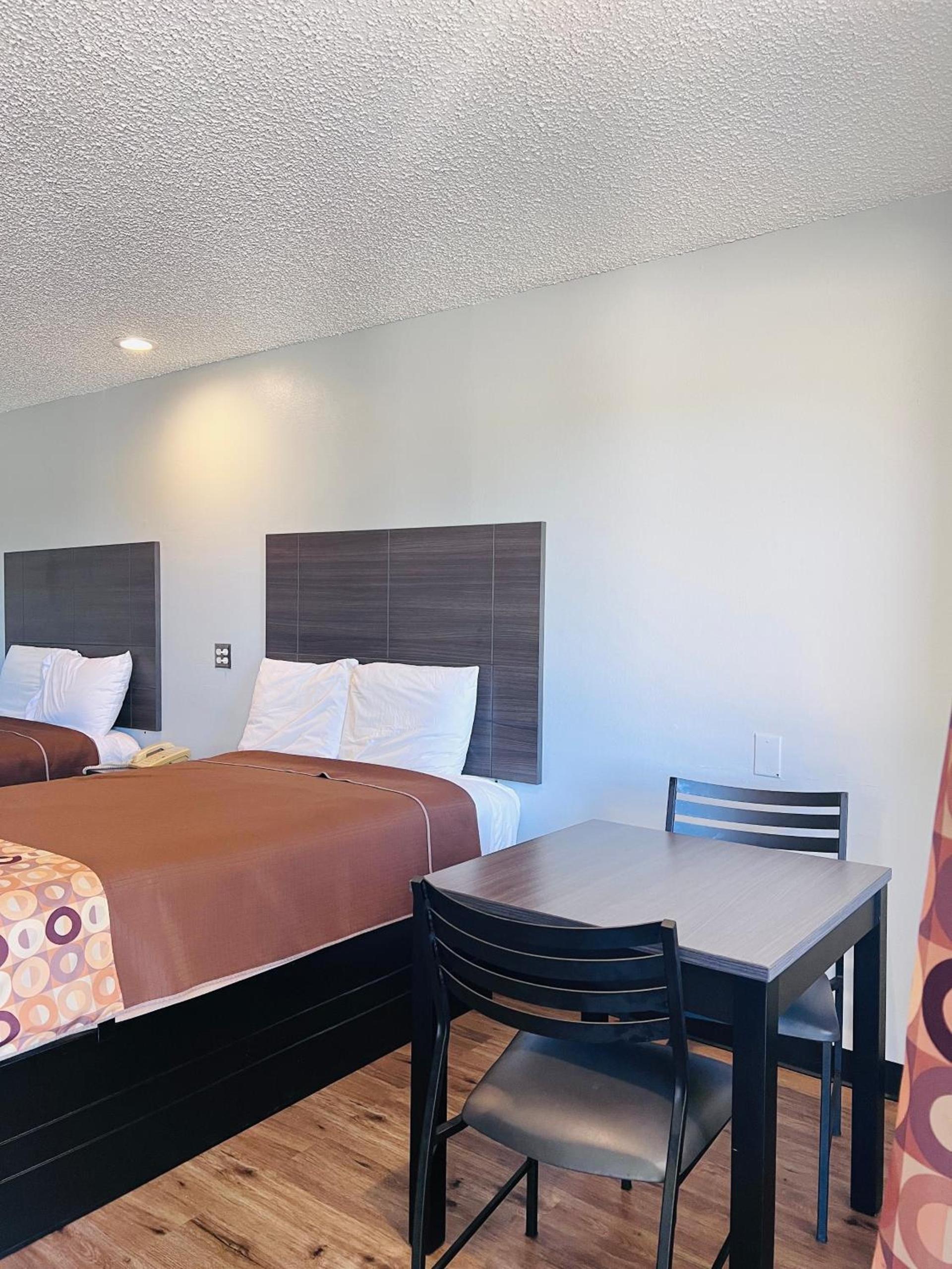 Coachway Inn photo 3