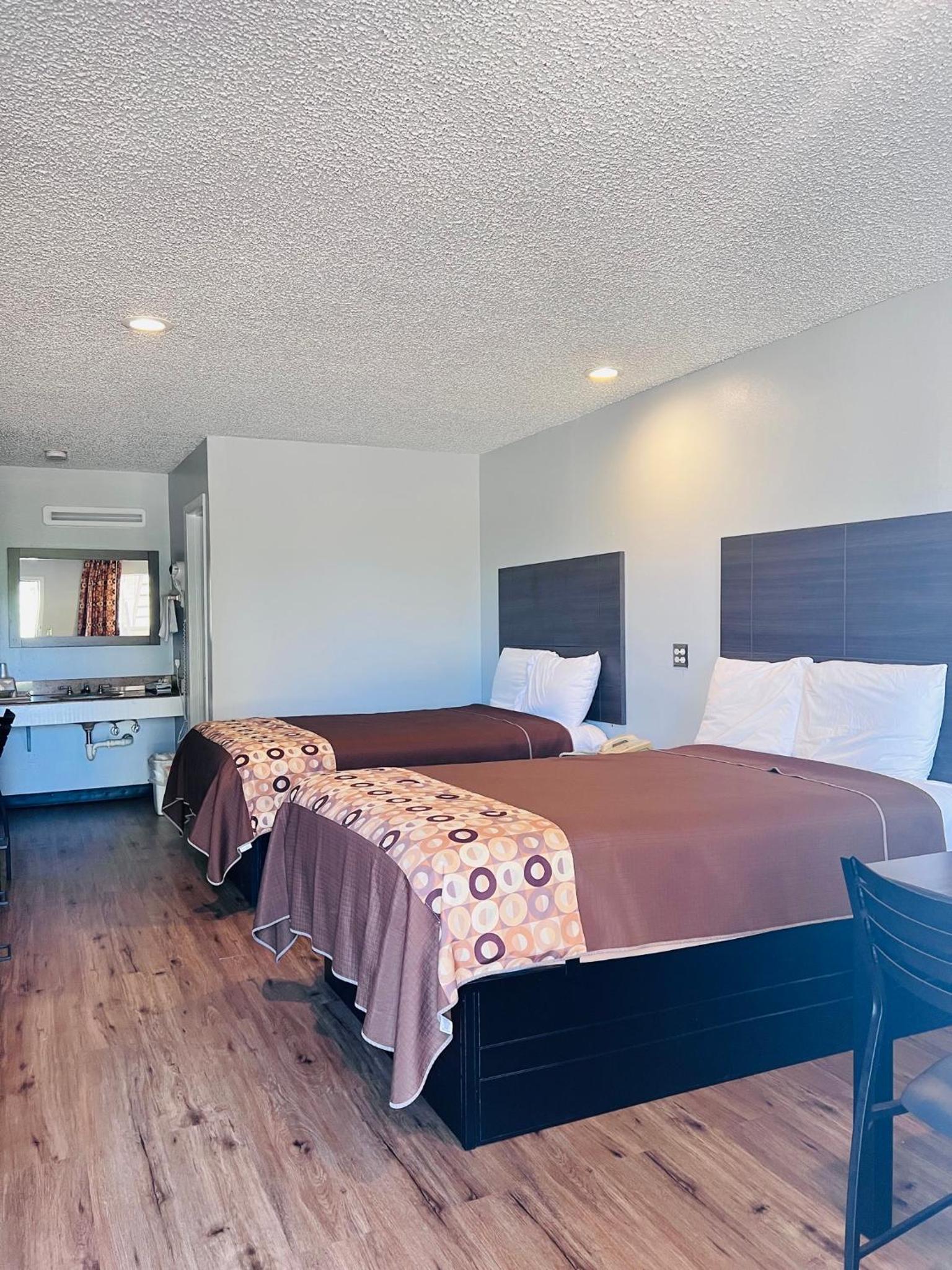 Coachway Inn photo 2
