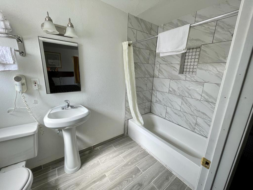Desert Inn photo 11
