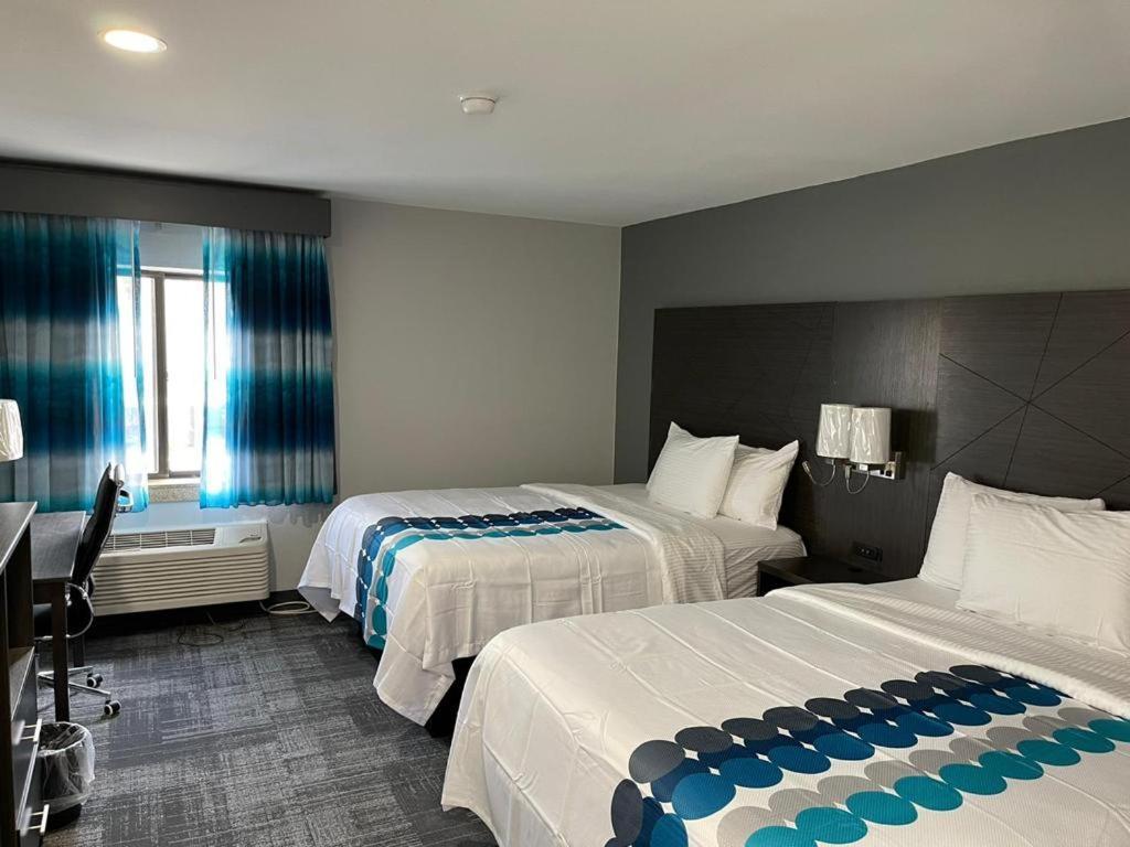 La Quinta Inn by Wyndham Indianapolis Airport Executive Dr photo 33