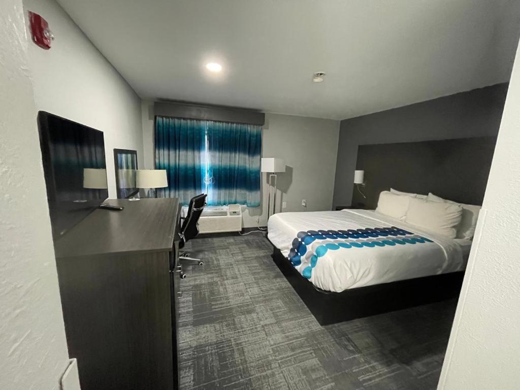 La Quinta Inn by Wyndham Indianapolis Airport Executive Dr photo 37