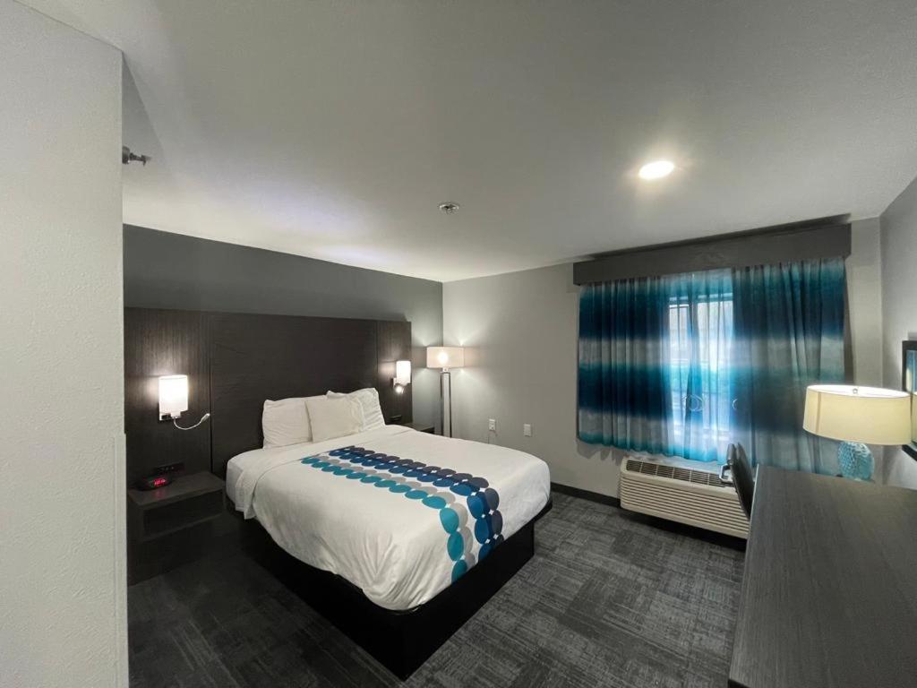 La Quinta Inn by Wyndham Indianapolis Airport Executive Dr photo 42