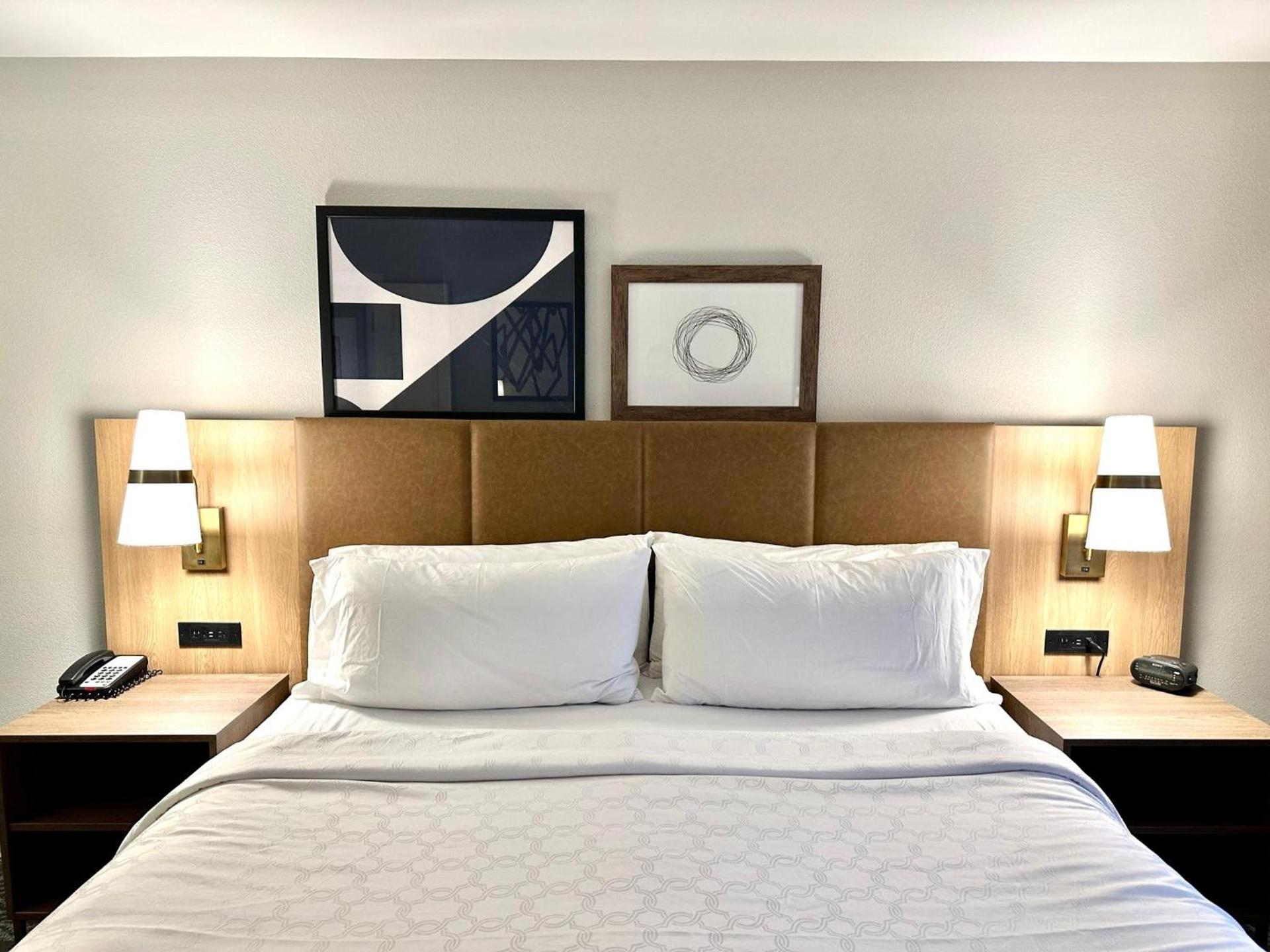 Staybridge Suites Milwaukee West-Oconomowoc by IHG photo 67