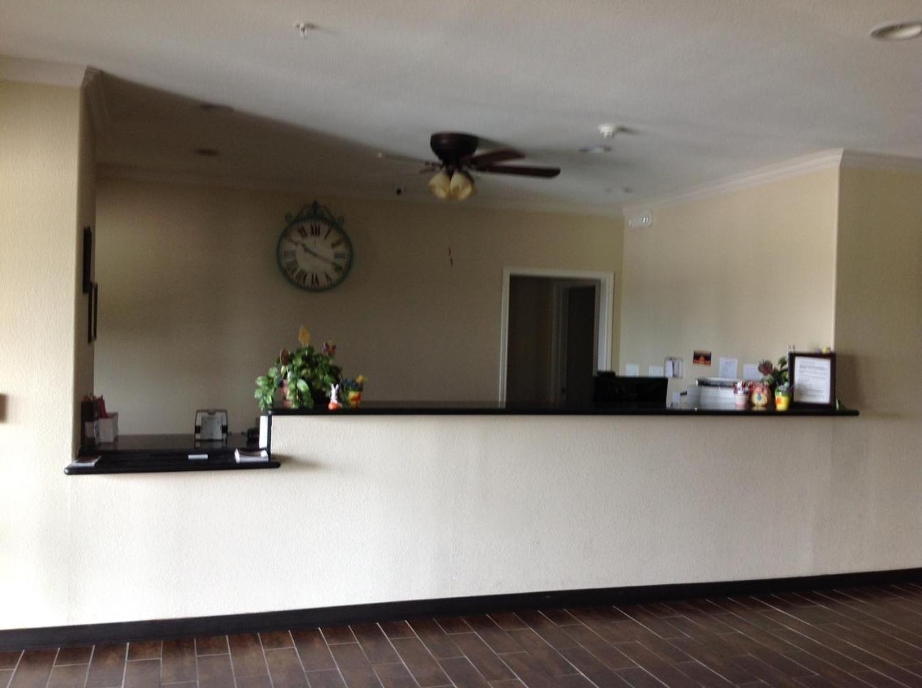 Quality Inn & Suites photo 2