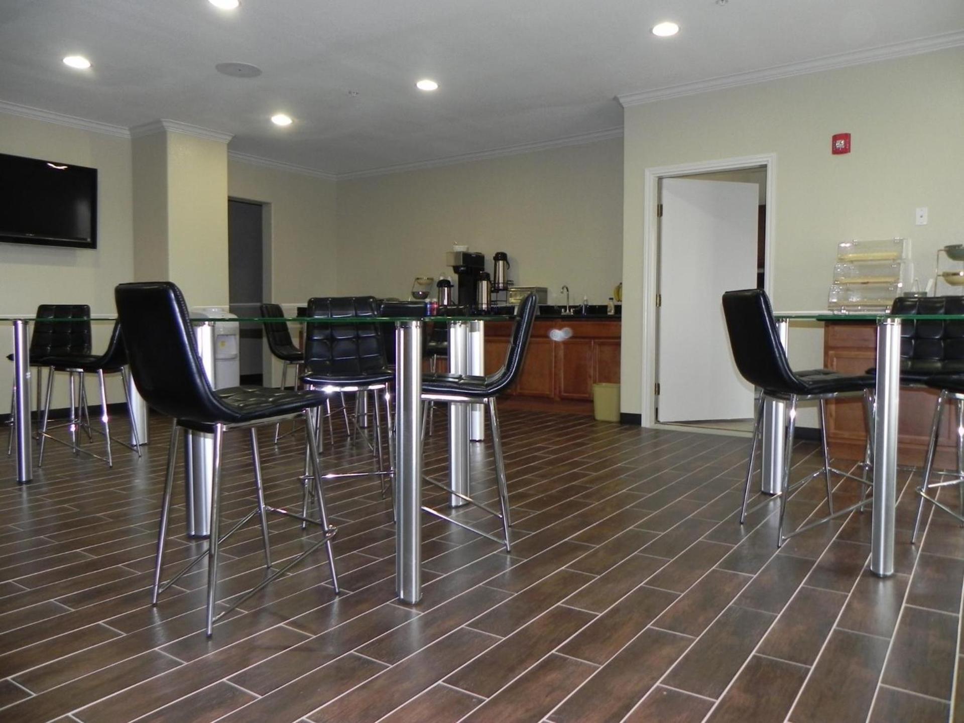 Quality Inn & Suites photo 8