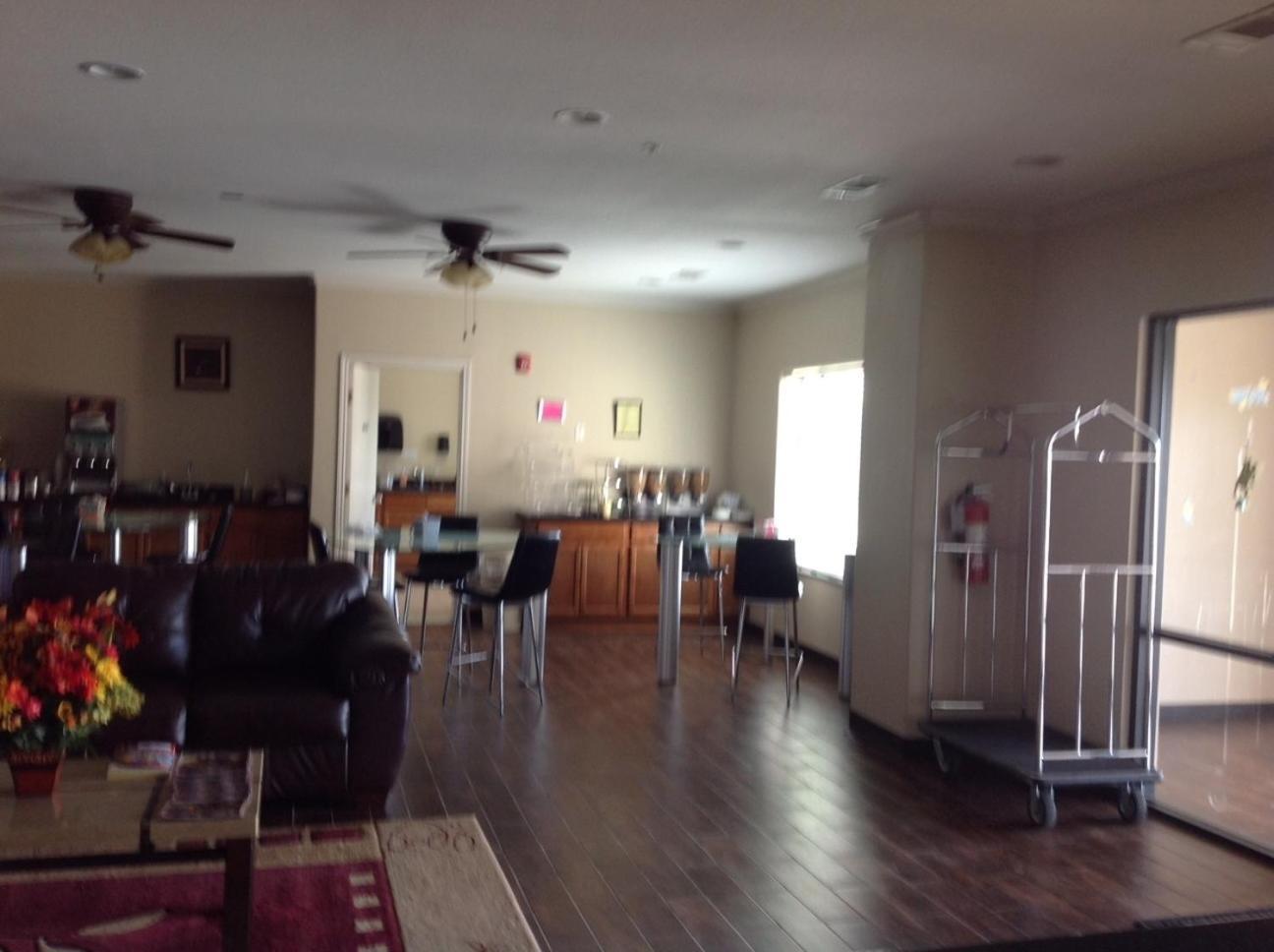 Quality Inn & Suites photo 14