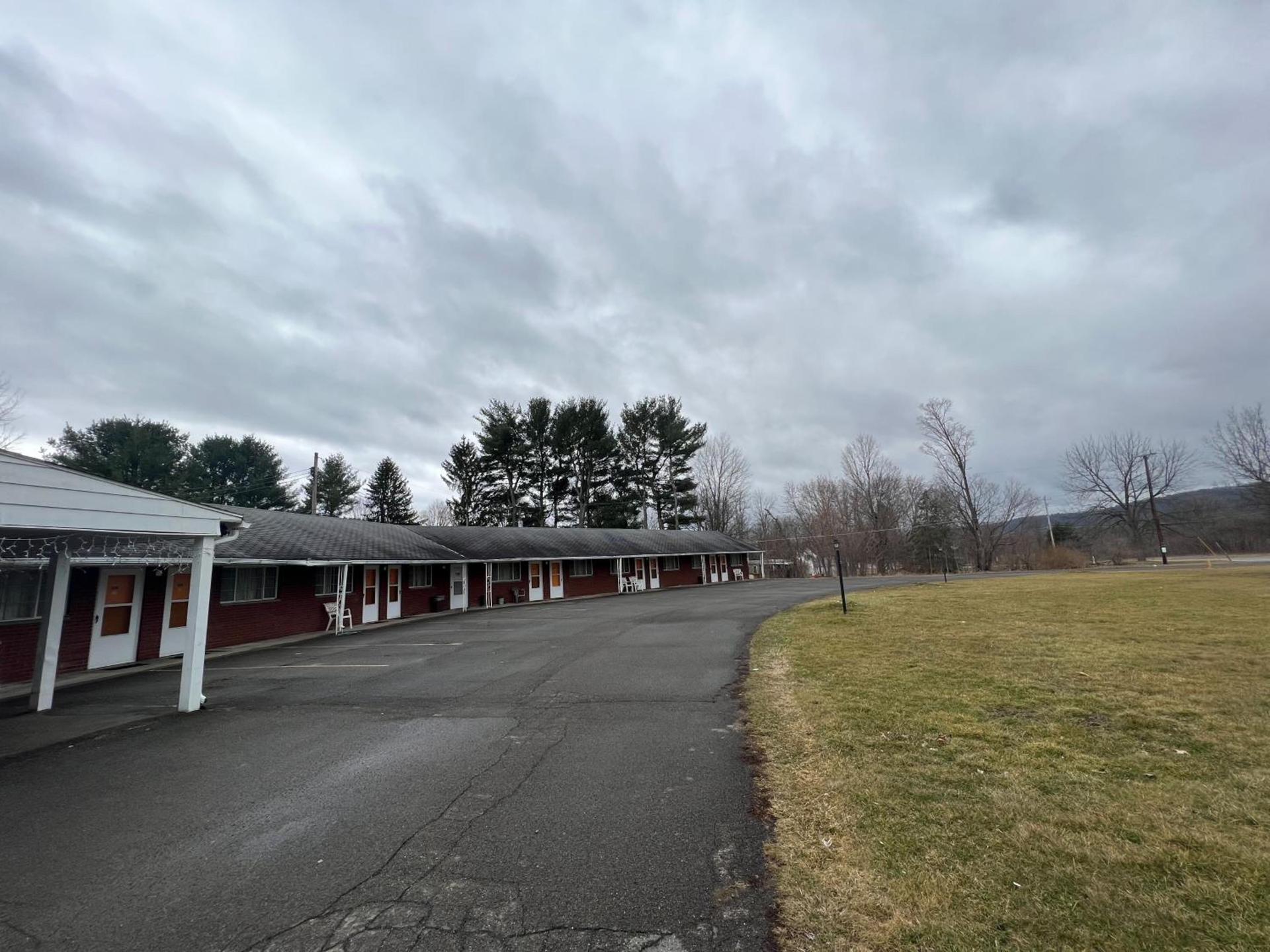 Sunrise Motel photo 11