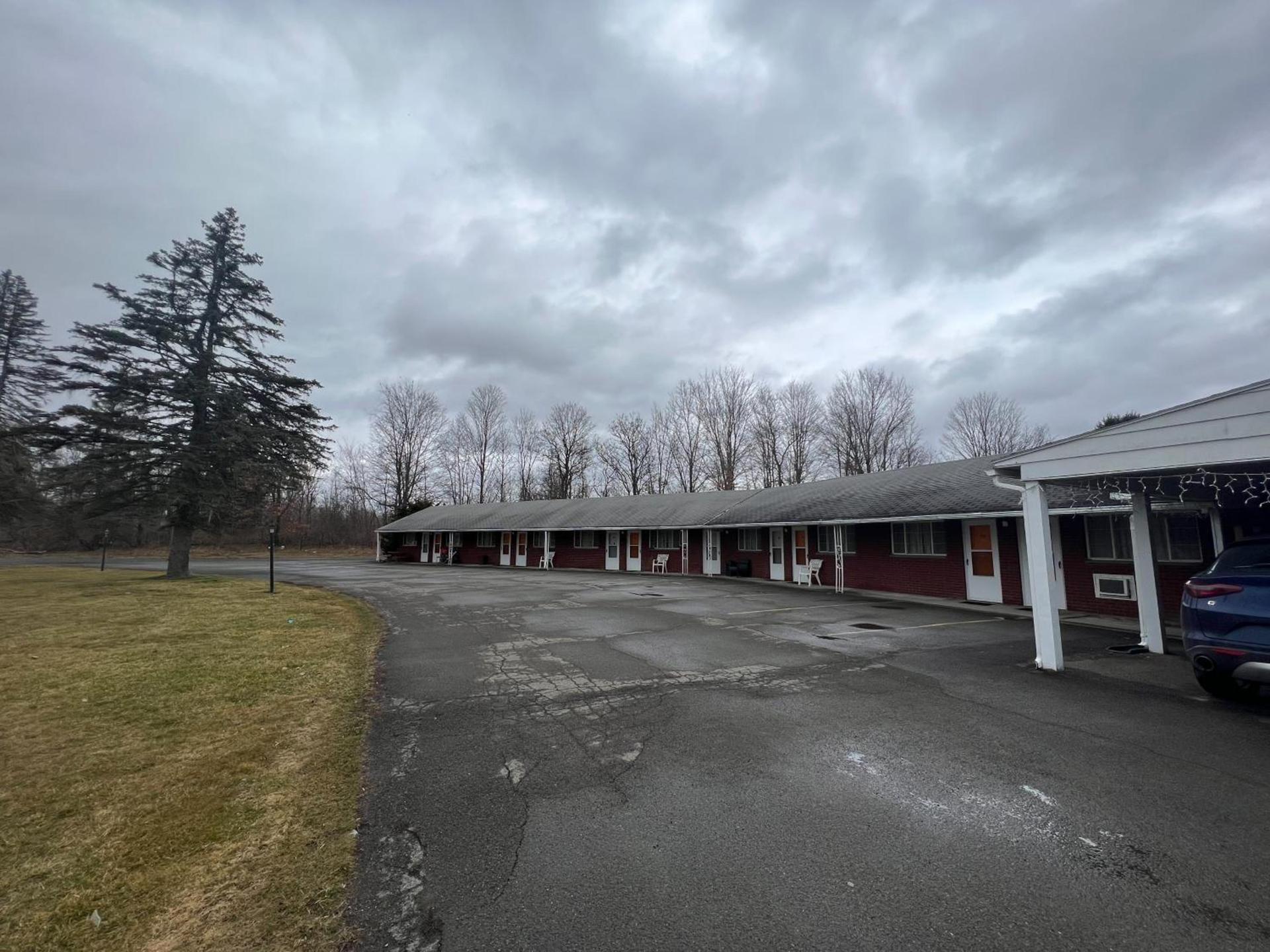 Sunrise Motel photo 10