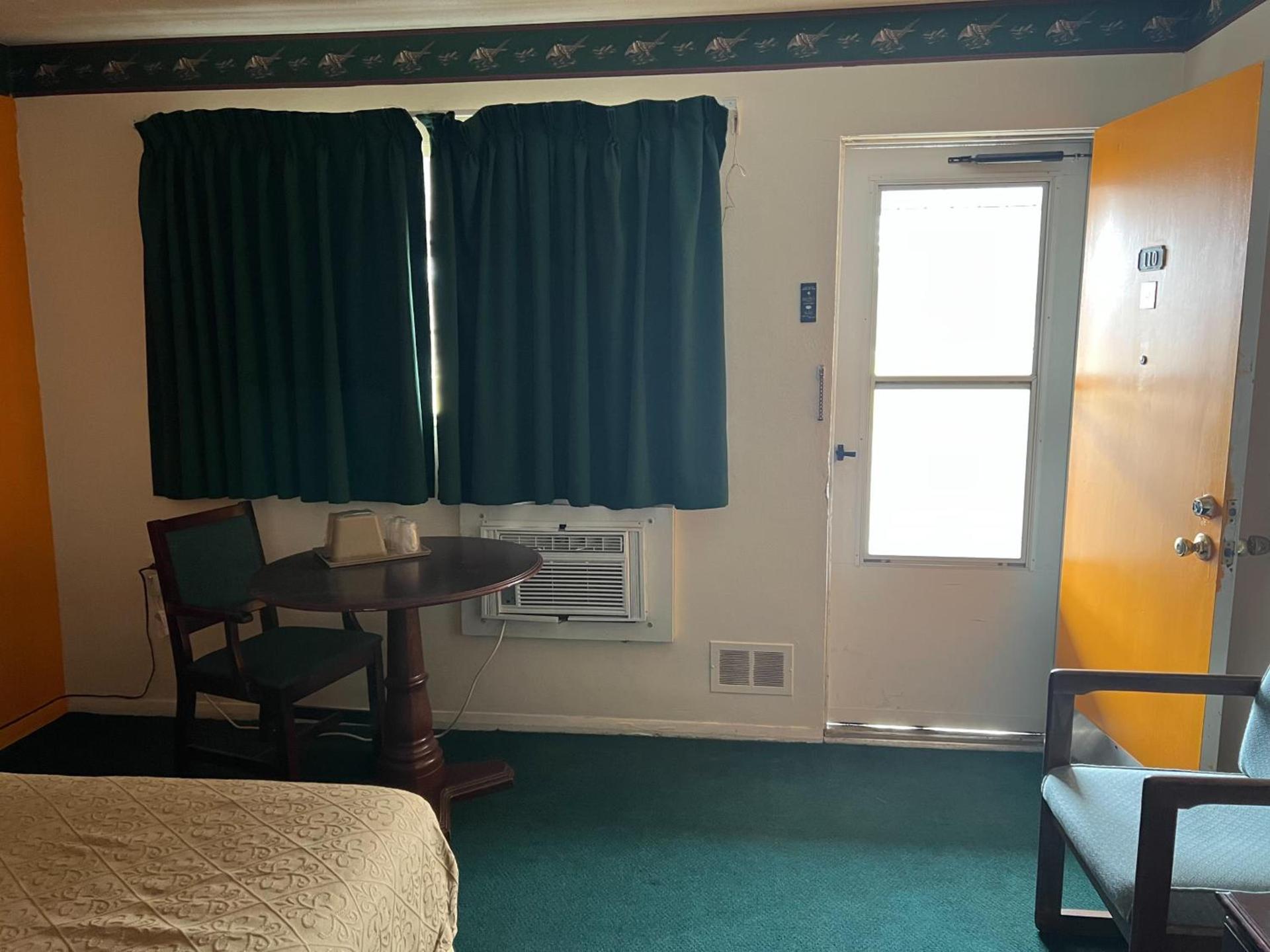 Sunrise Motel photo 13