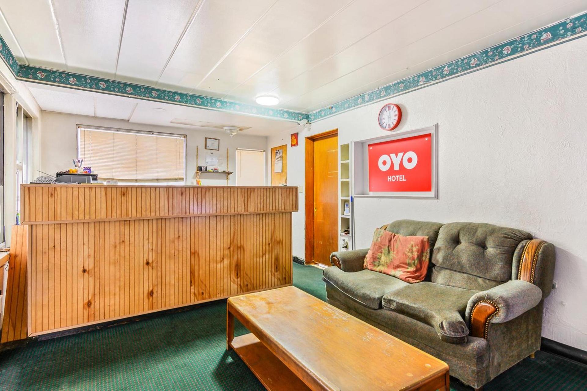 OYO Hotel Downtown Peoria I-74 photo 5