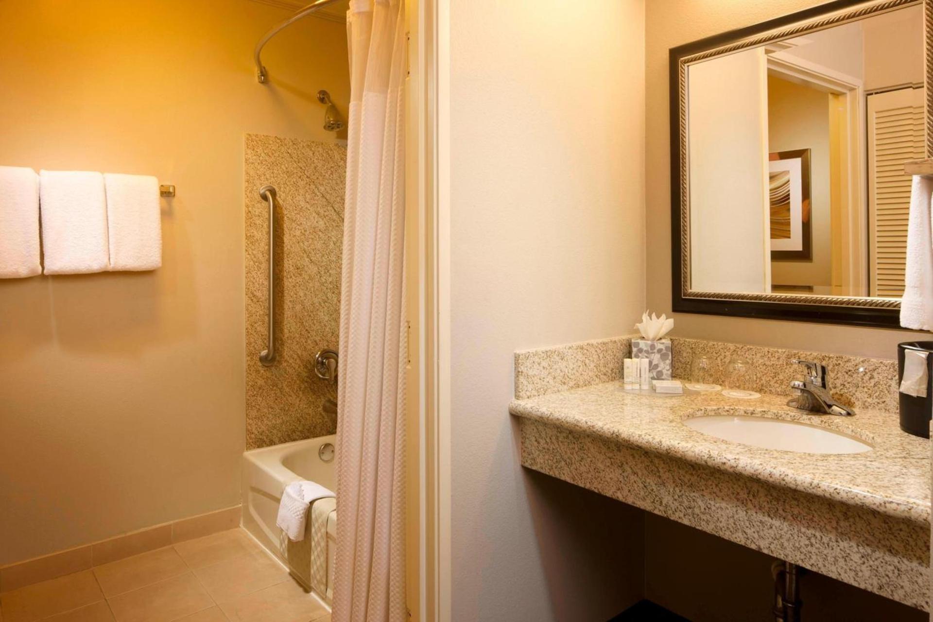 Courtyard by Marriott Brownsville photo 14