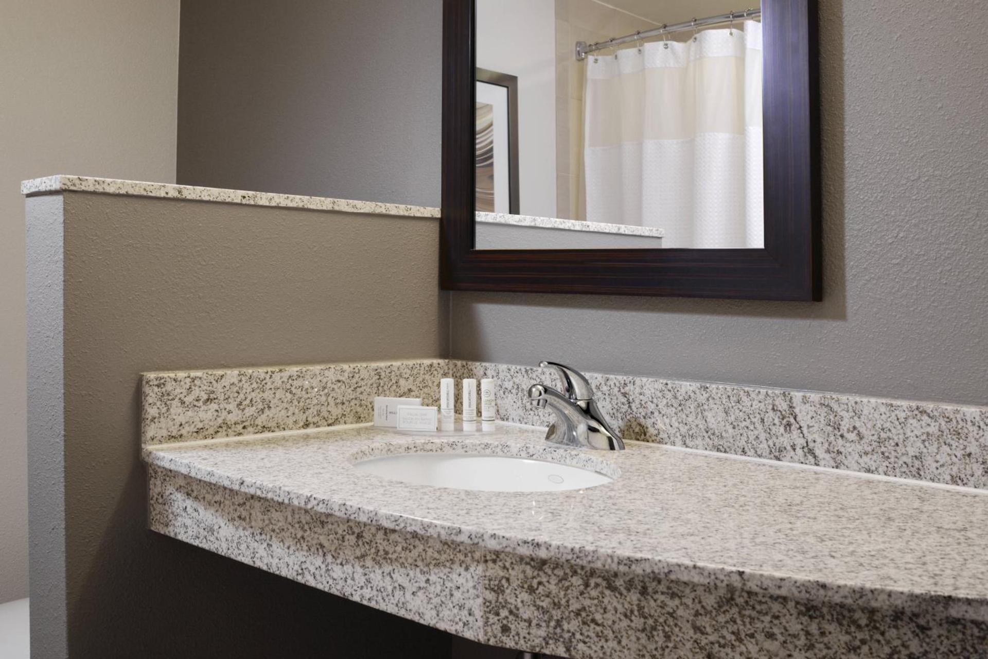 Courtyard Marriott Houston Pearland photo 7