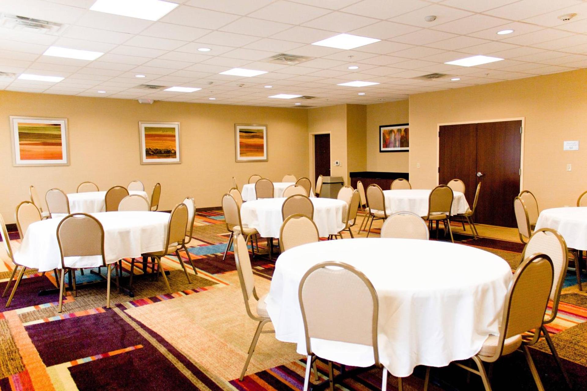 Fairfield Inn and Suites Hutchinson photo 32