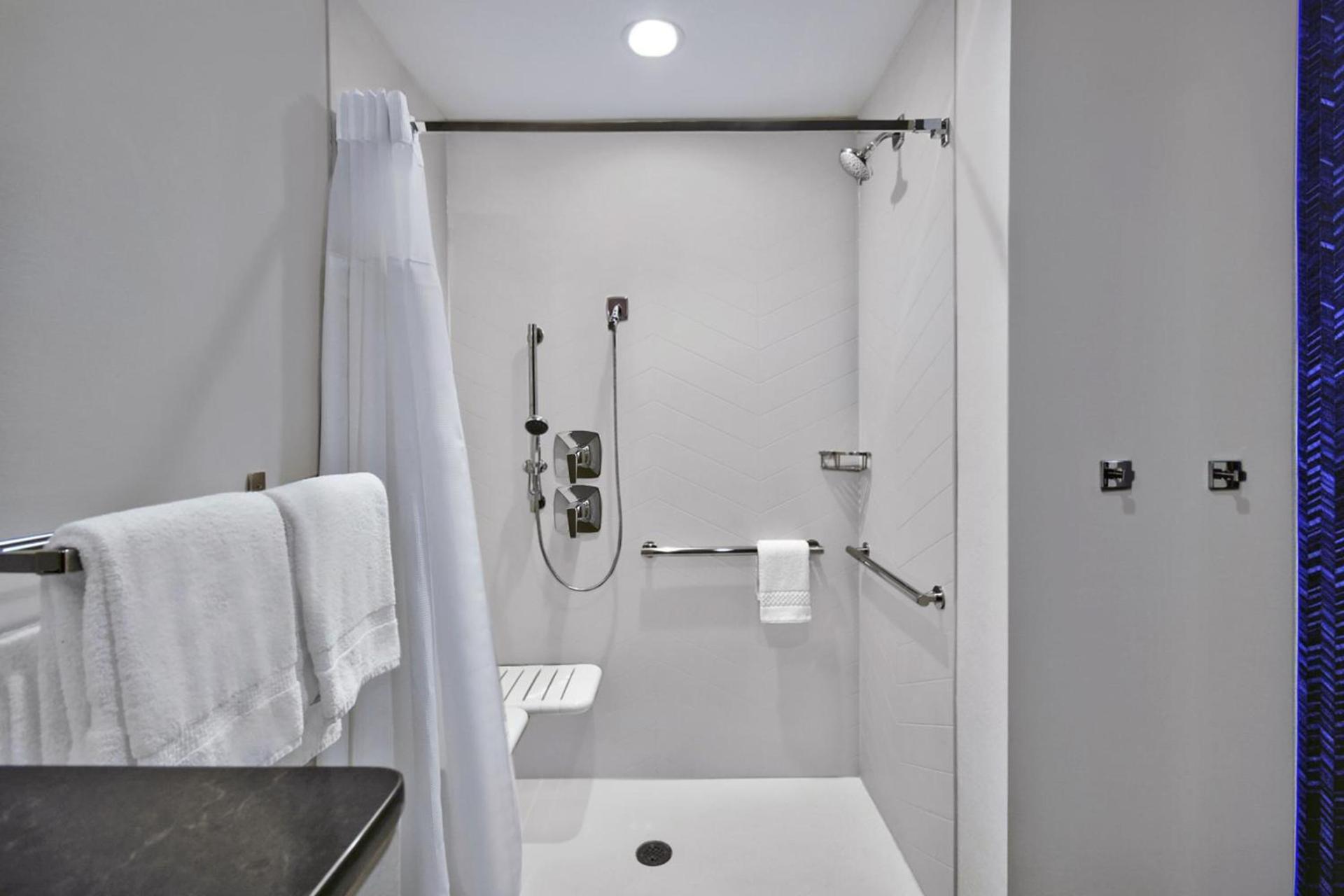 Fairfield by Marriott Inn & Suites Orlando at FLAMINGO CROSSINGS® Town Center photo 14