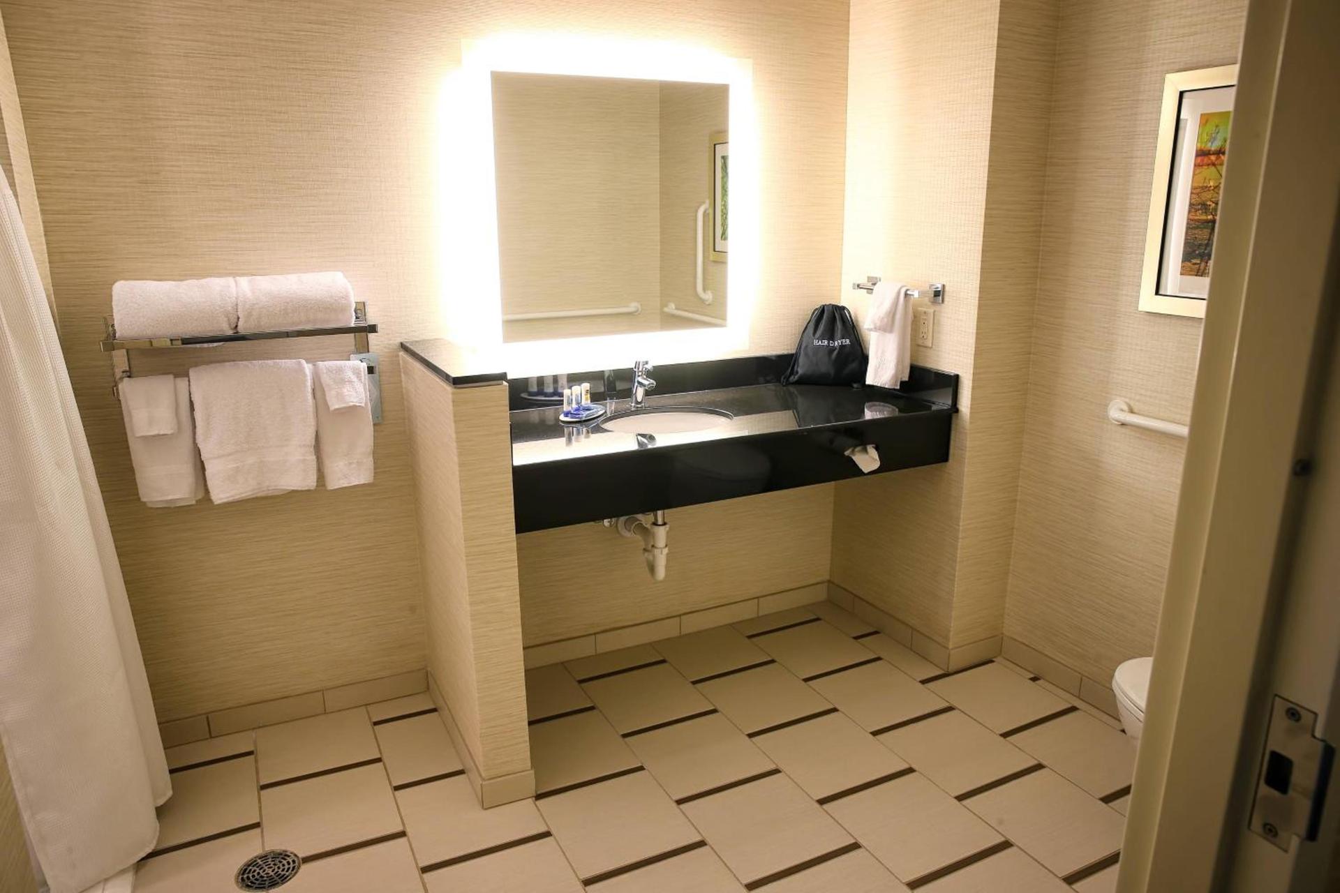 Fairfield Inn & Suites by Marriott Madison Verona photo 5