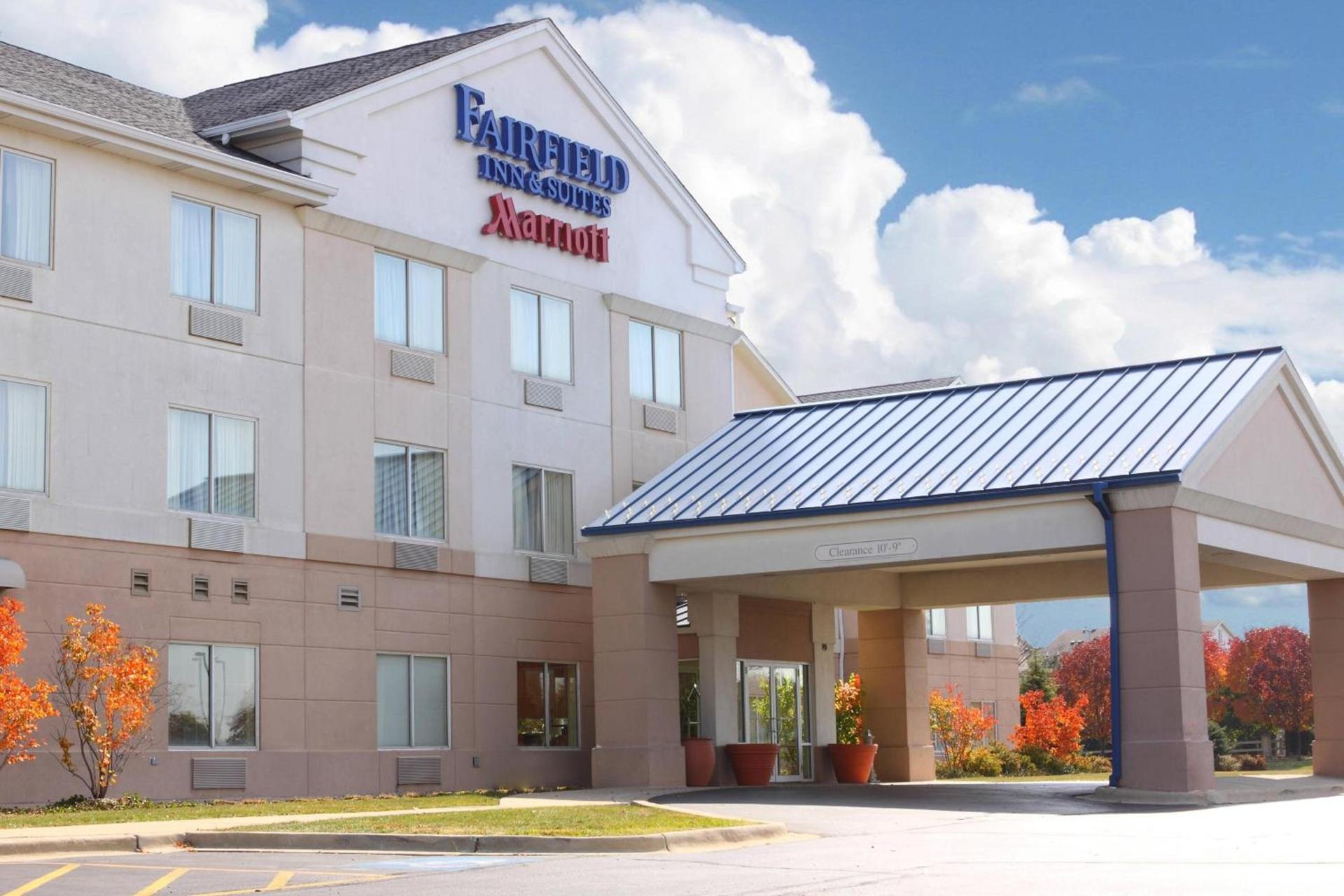 Fairfield Inn and Suites by Marriott Chicago St. Charles — hotel in Saint Charles