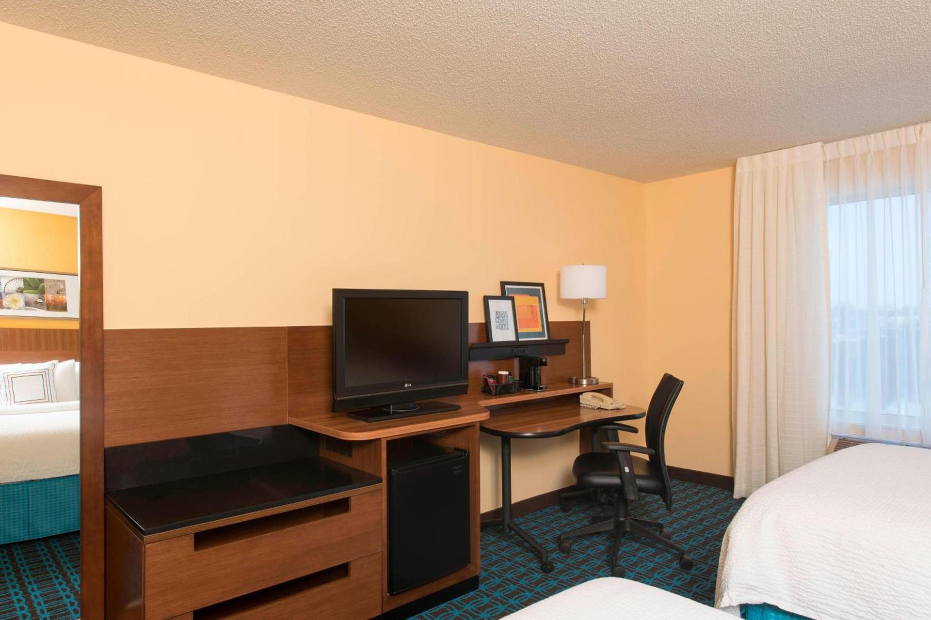 Fairfield Inn and Suites by Marriott Chicago St. Charles photo 5