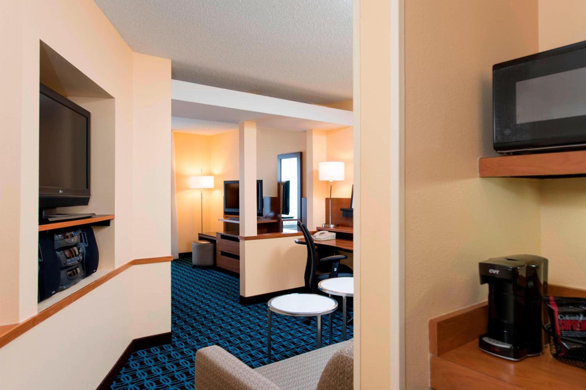 Fairfield Inn and Suites by Marriott Chicago St. Charles photo 11