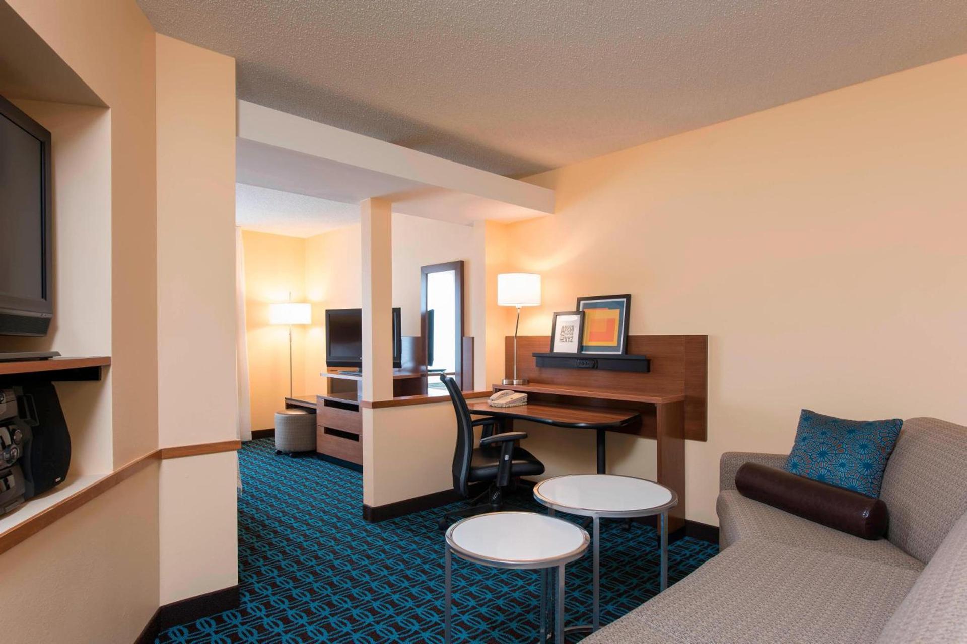 Fairfield Inn and Suites by Marriott Chicago St. Charles photo 2