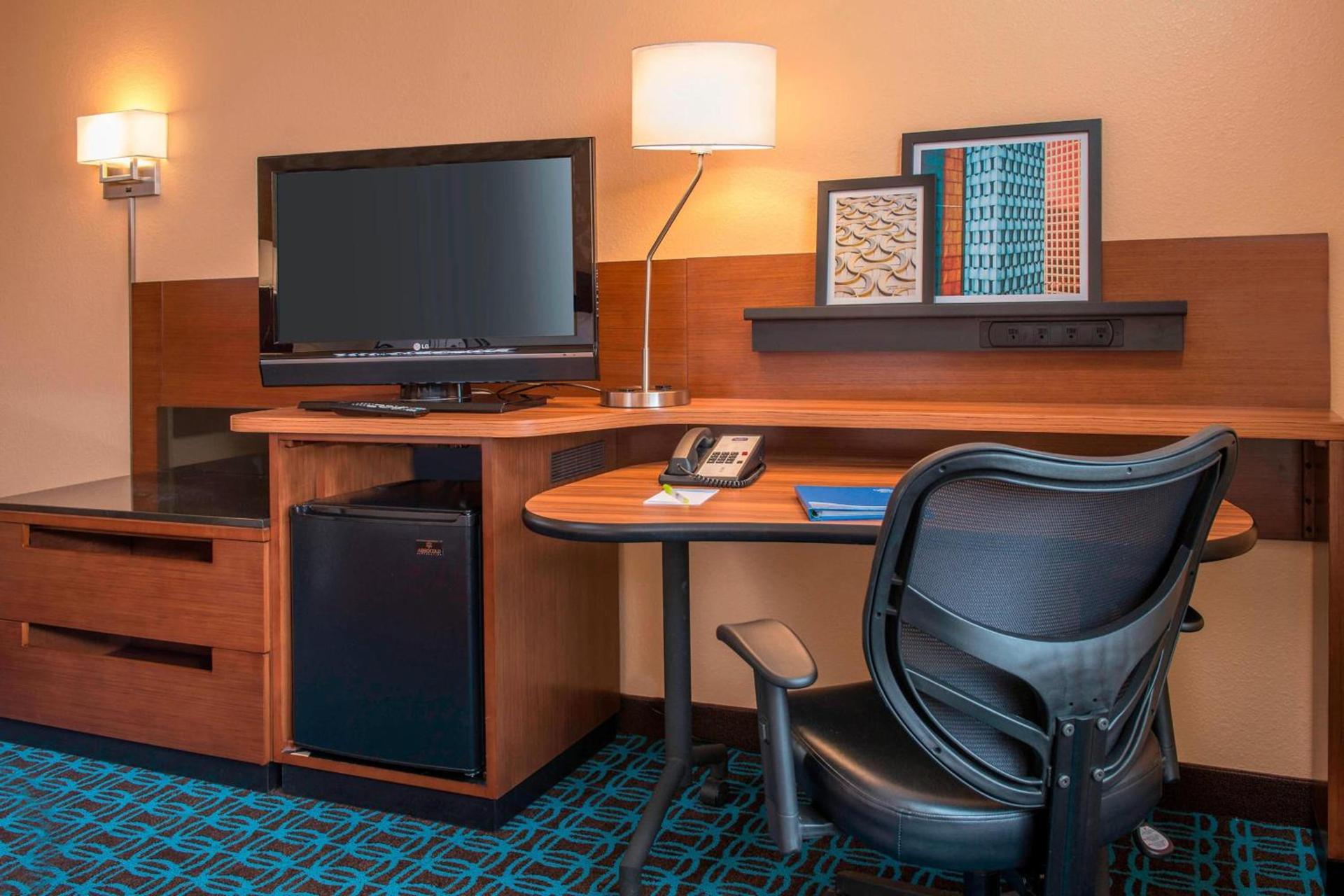 Fairfield Inn & Suites by Marriott Frederick photo 9