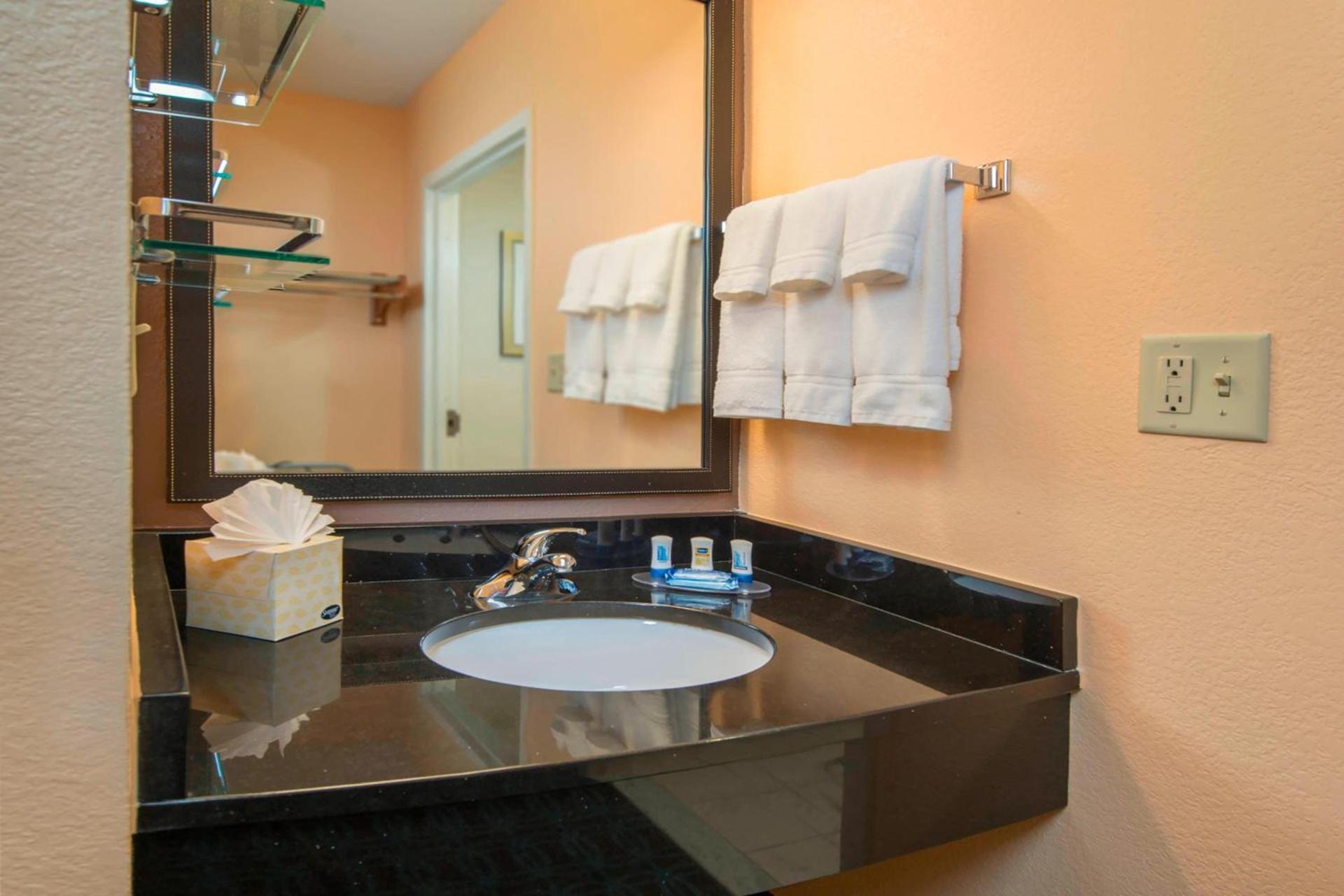 Fairfield Inn & Suites by Marriott Frederick photo 11