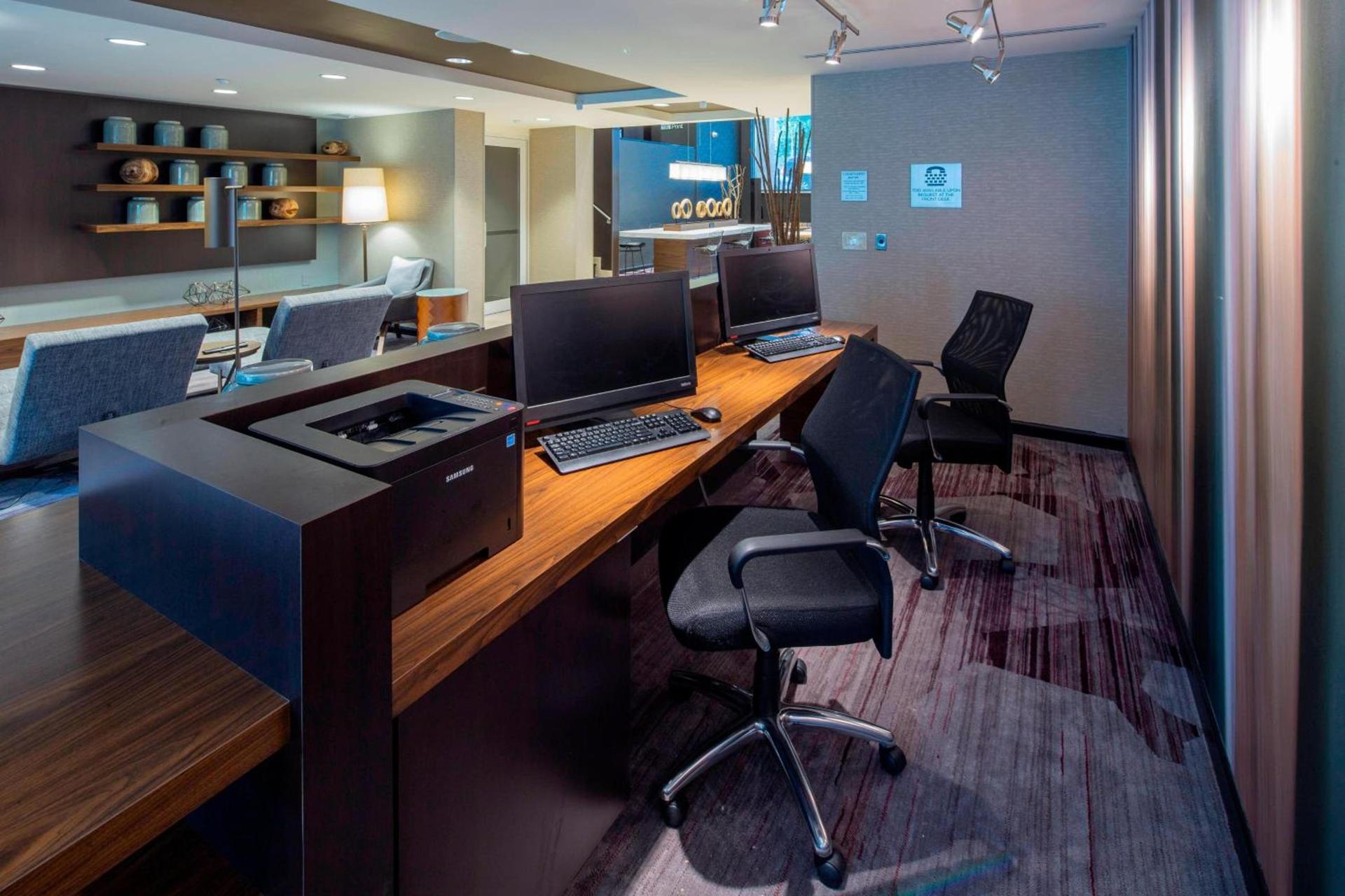 Courtyard by Marriott New York Queens/Fresh Meadows photo 23