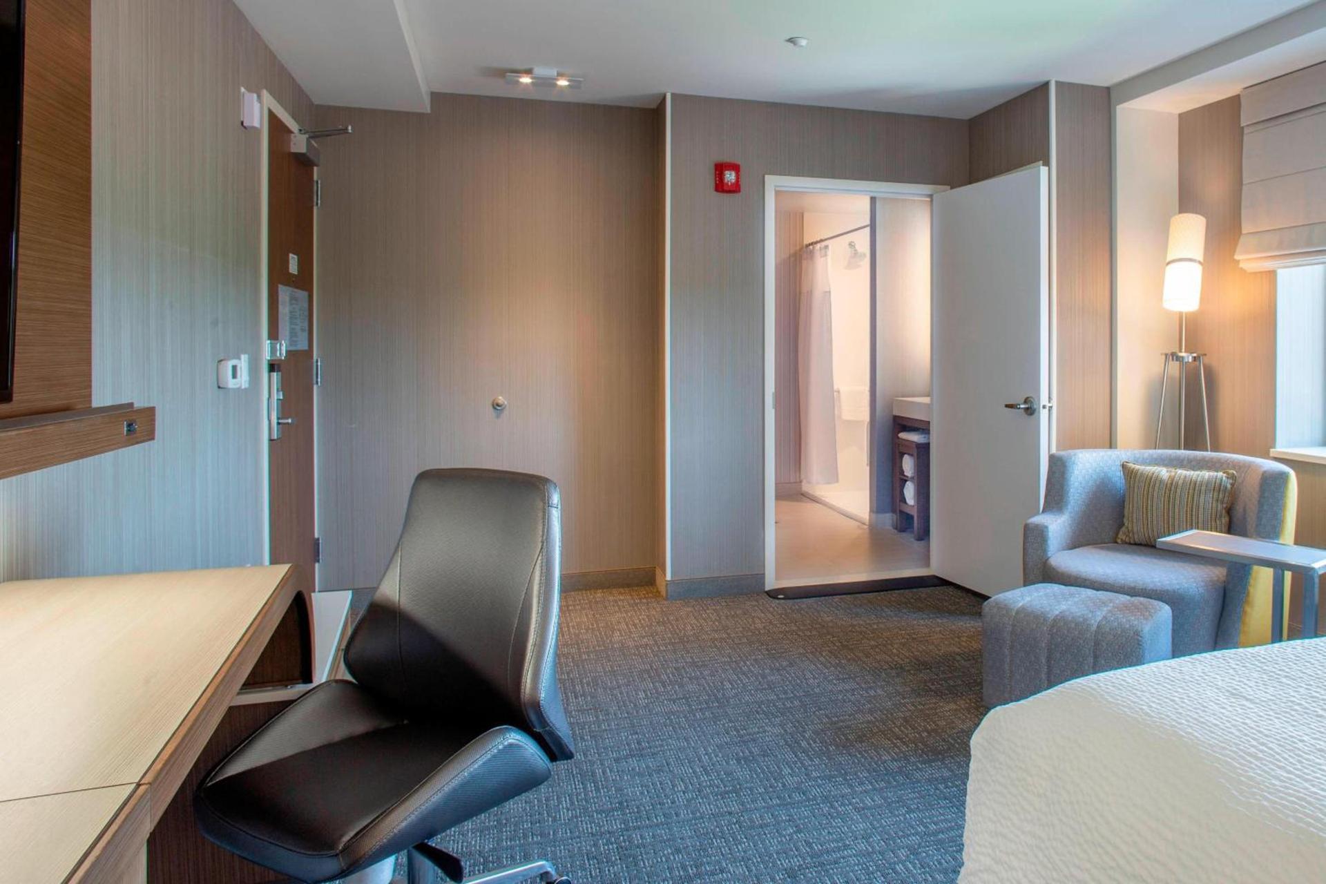Courtyard by Marriott New York Queens/Fresh Meadows photo 13