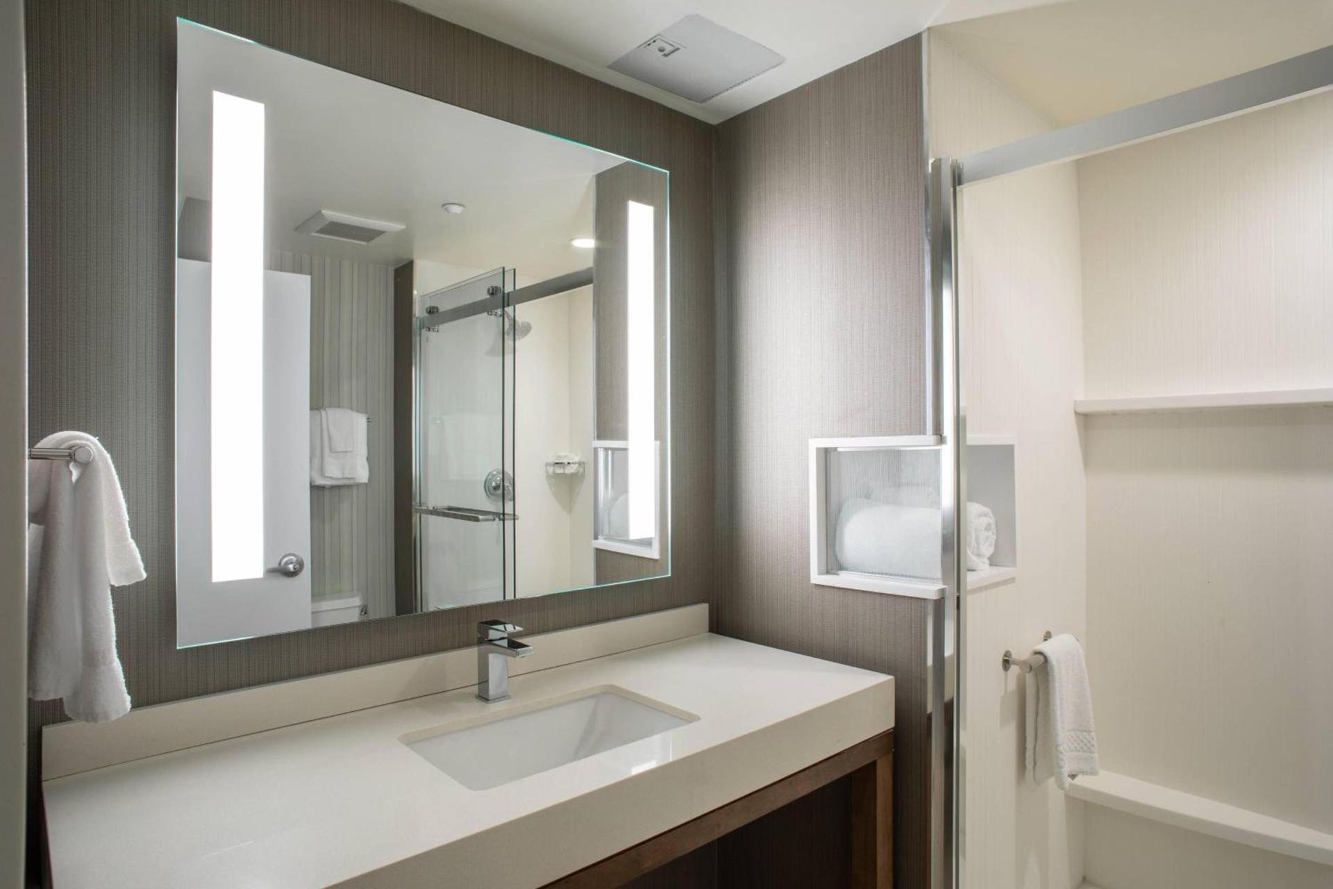 Courtyard by Marriott New York Queens/Fresh Meadows photo 21
